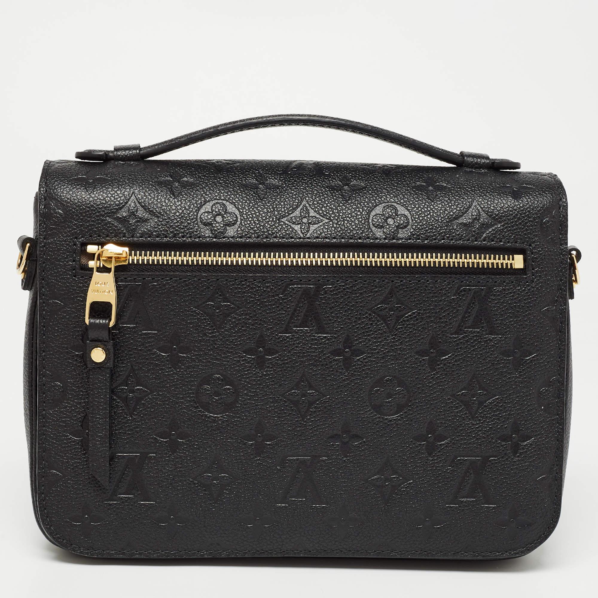 Louis Vuitton's handbags are popular owing to their high style and functionality. This bag, like all their designs, is durable and stylish. Exuding a fine finish, the Pochette Metis bag is designed to give a luxurious experience. The interior has