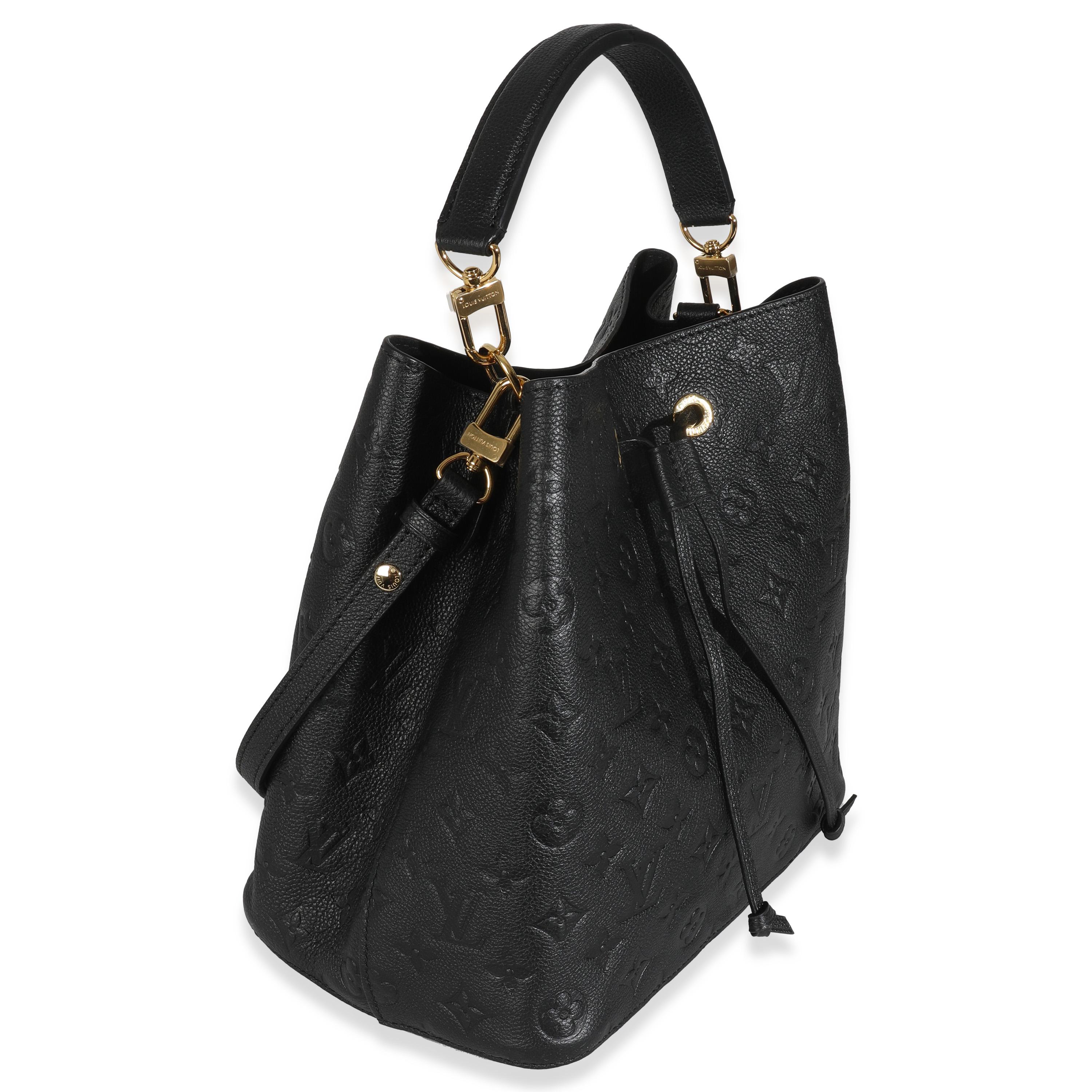 Titre de la liste : Louis Vuitton Monogramme noir Empreinte Neonoe MM
SKU : 147659
MSRP : 2980.00 USD
Condit : Usagé 
Condition du sac à main : Excellent
Commentaires sur l'état : L'article est en excellent état et présente de légers signes d'usure.