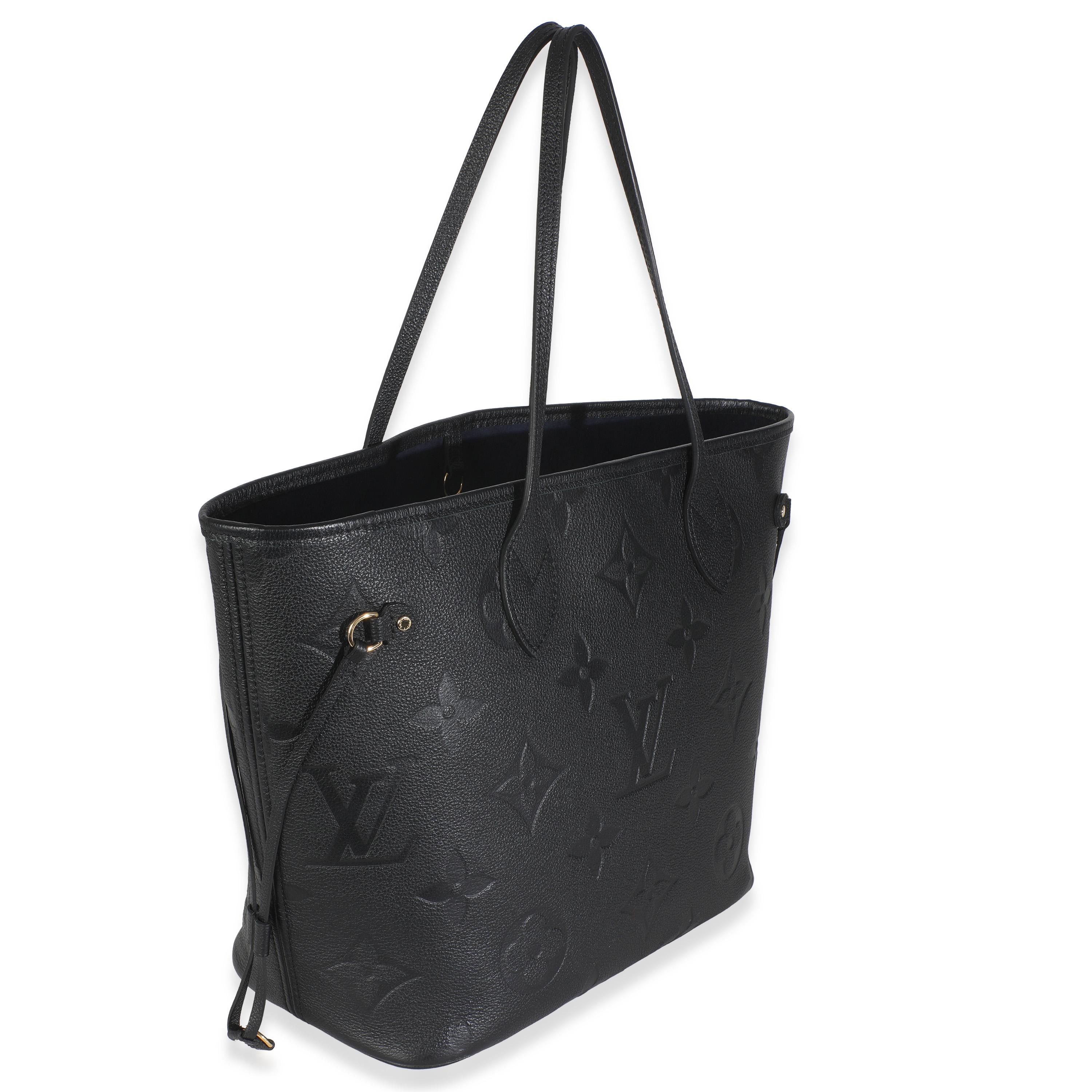Titre de la liste : Louis Vuitton Monogramme noir Empreinte Neverfull MM
SKU : 146524
Condit : Usagé 
Description de l'état : Sorti en 2007, le sac Neverfull de Louis Vuitton est devenu depuis l'un des styles les plus établis de la Maison.