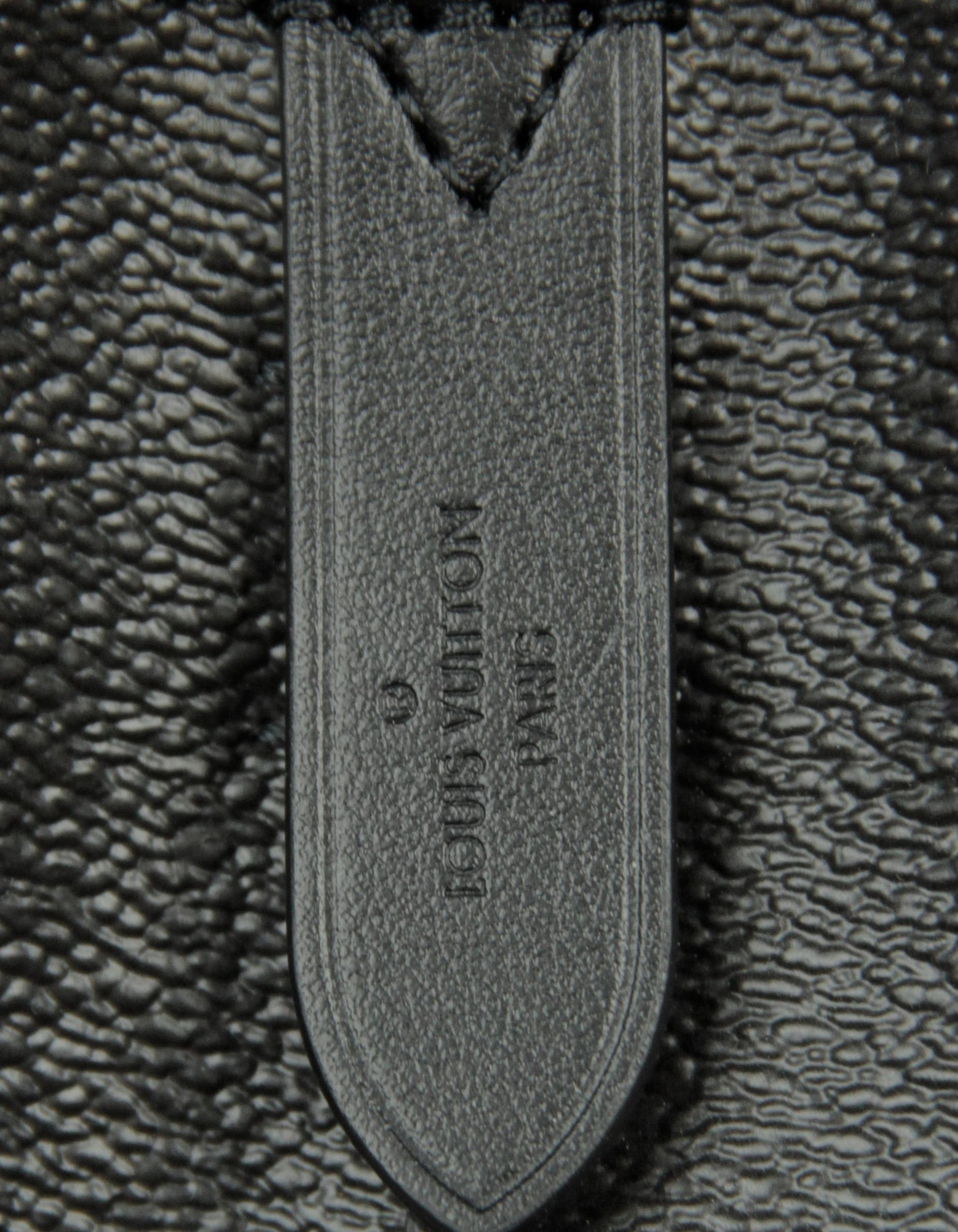 Louis Vuitton - Sac convertible « Giant Wild at Heart » Neonoe MM avec monogramme noir 2