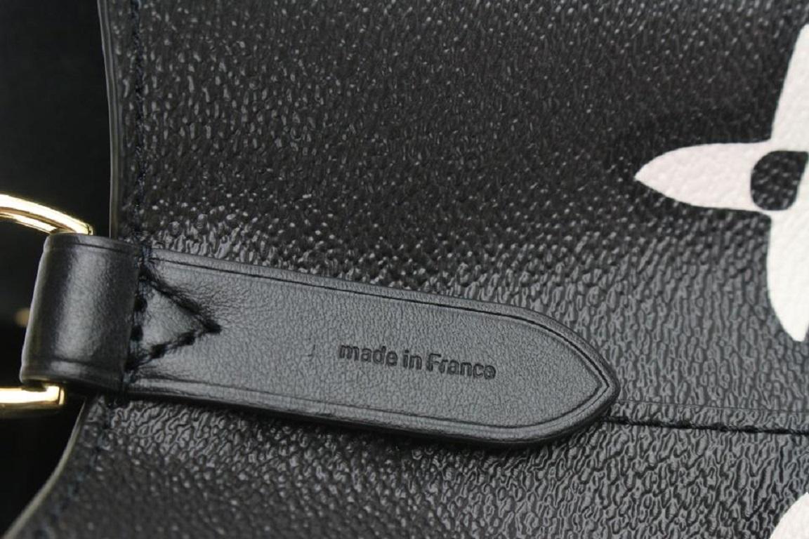 Noir Louis Vuitton - Seau à cordon noir « Giant Wild at Heart Neonoe » avec monogramme et cordon de serrage MM en vente