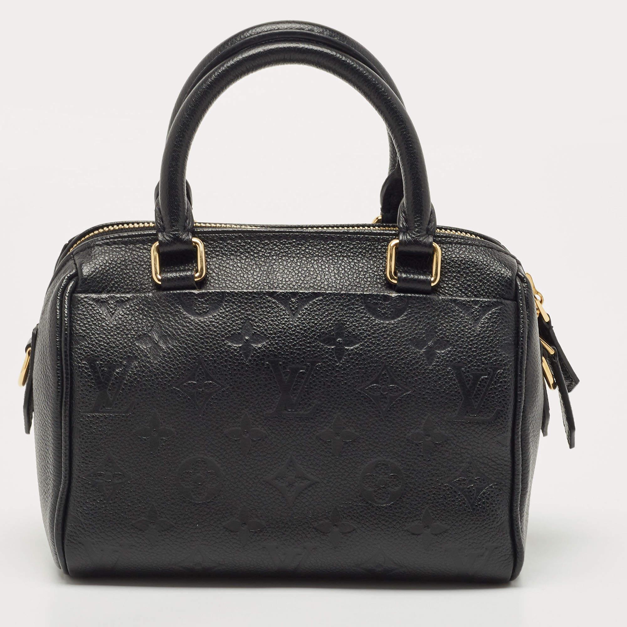 The fashion house’s tradition of excellence, coupled with modern design sensibilities, works to make this Louis Vuitton bag one of a kind. It's a fabulous accessory for everyday use.

Includes: detachable strap, Original Dustbag
