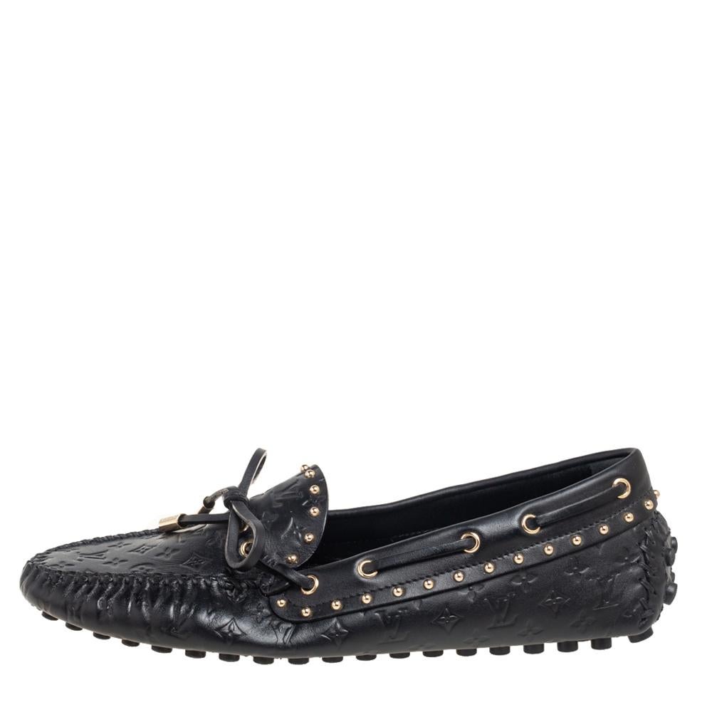 To perfectly complement your attires, Louis Vuitton brings you this pair of loafers that speak of style. They have been crafted from signature monogram leather and styled with gold-tone hardware and bows on the uppers. The comfortable loafers are