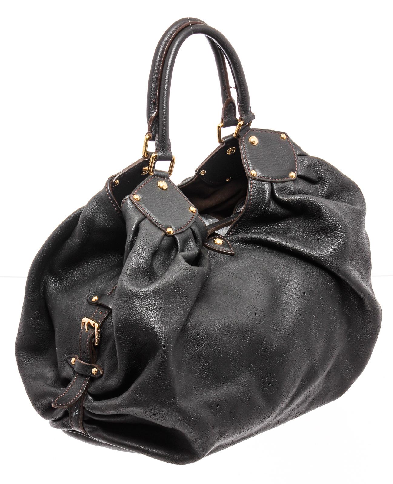 Louis Vuitton Black Monogram Leather Mahina XL Hobo Bag In Good Condition In Irvine, CA