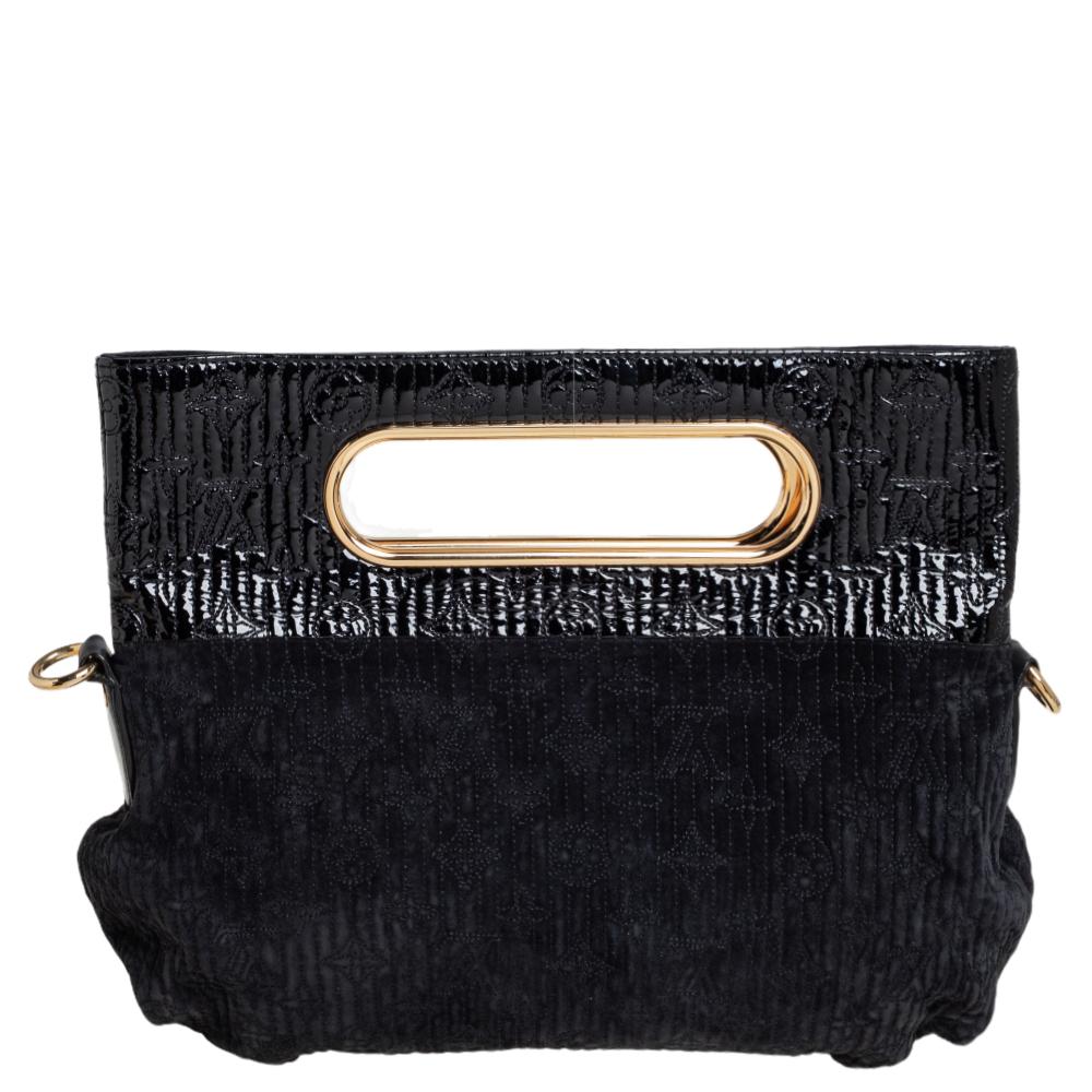 This Louis Vuitton Limited Edition Motard Before Dark clutch weaves luxury with utility. Crafted in monogram suede and patent leather, this black Motard clutch will house your essentials well. It features in-built handles fitted with gold-tone metal