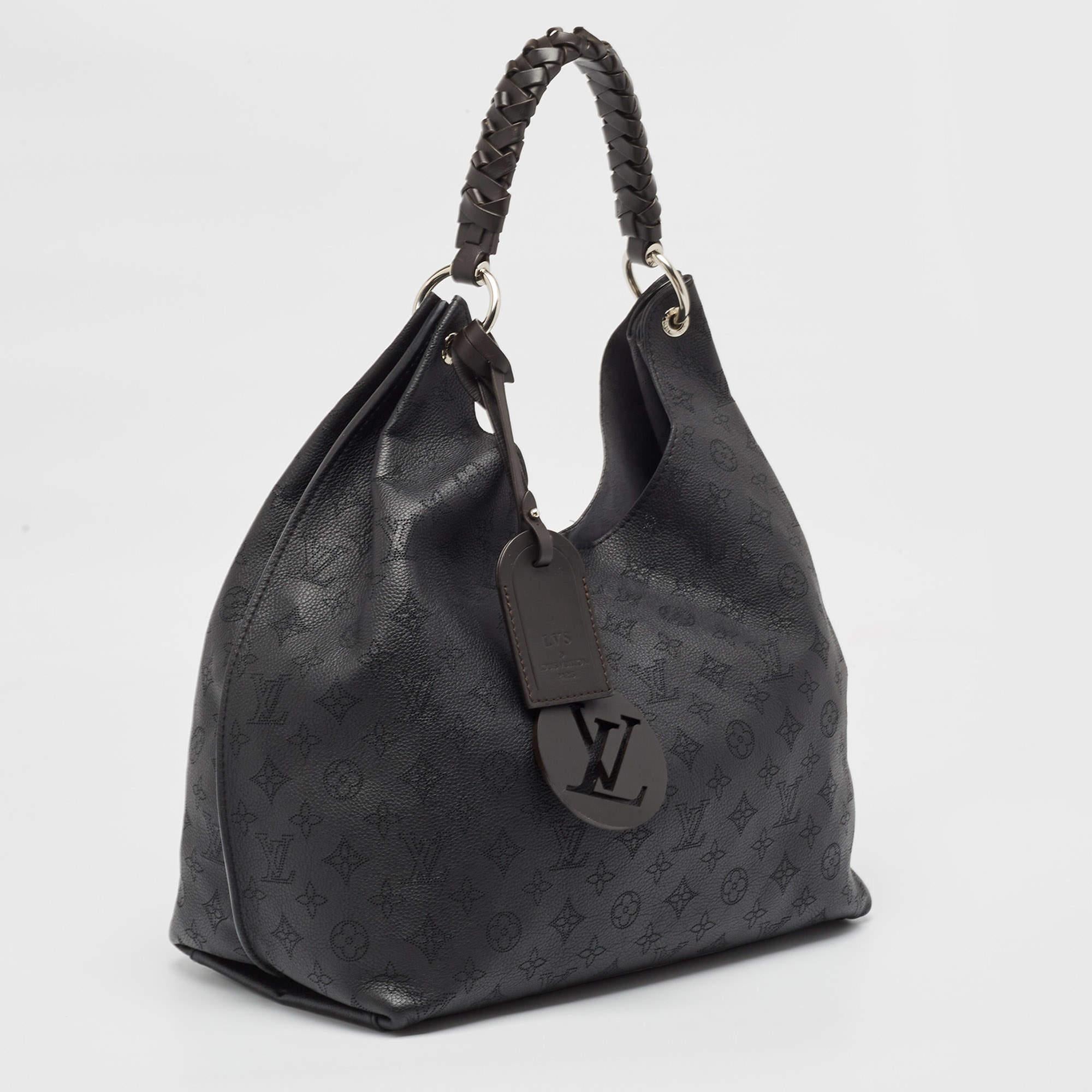 Louis Vuitton Black Monogram Mahina Leather Carmel Hobo In Good Condition In Dubai, Al Qouz 2