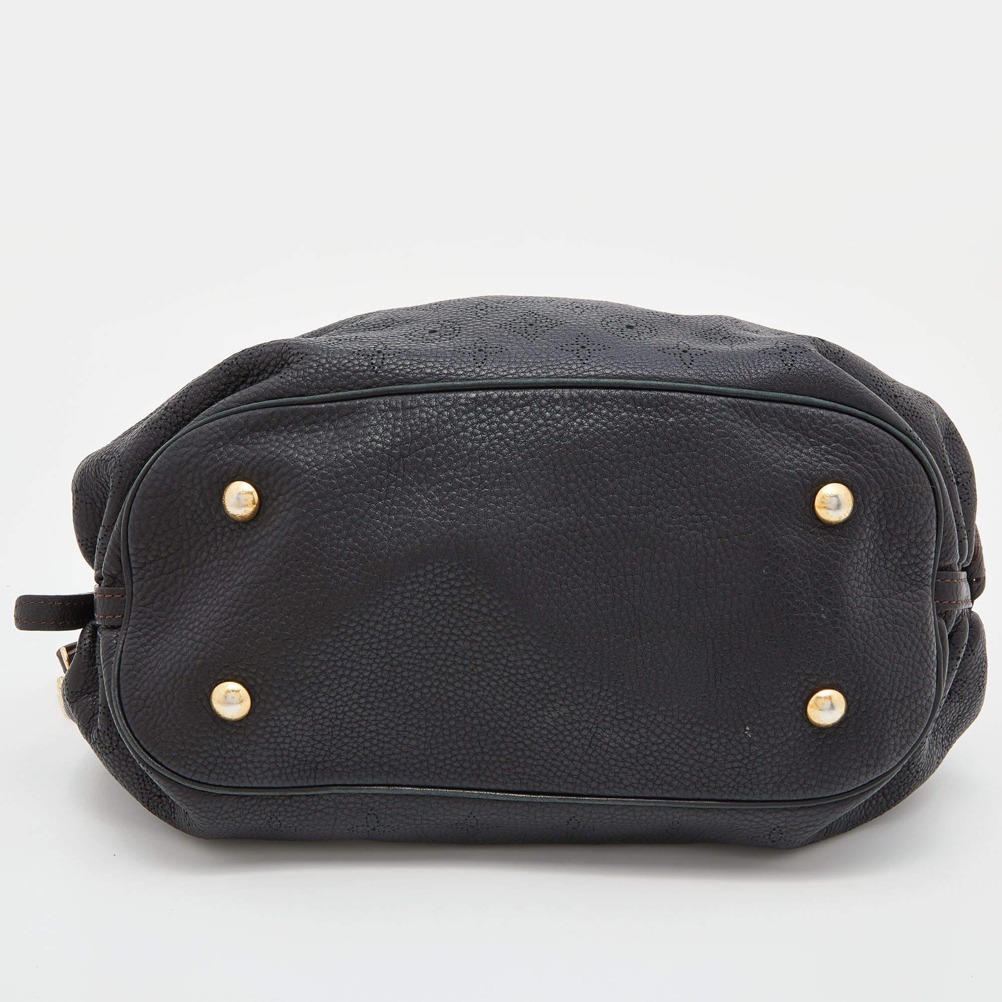 Louis Vuitton Black Monogram Mahina Leather L Bag For Sale 1