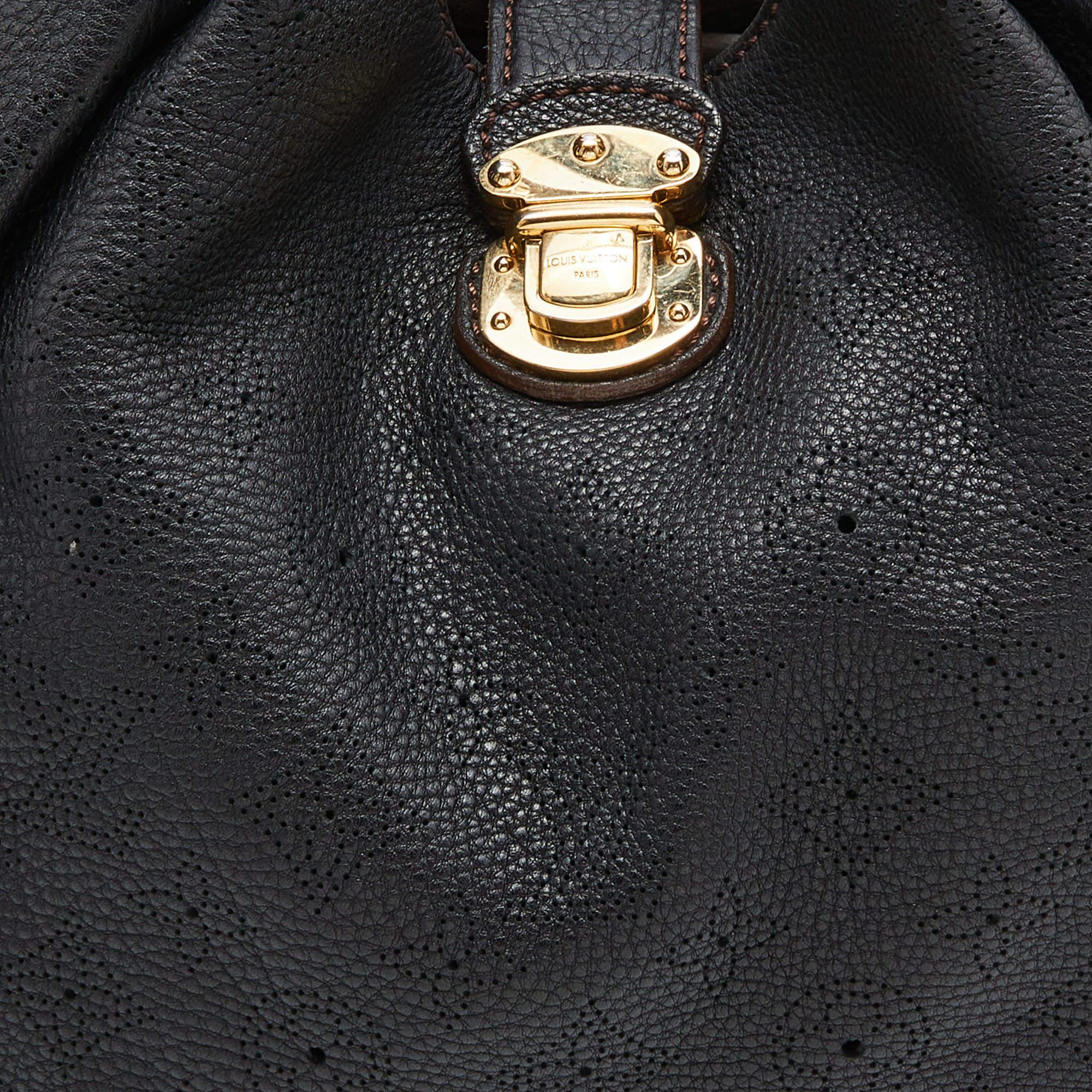 Louis Vuitton Black Monogram Mahina Leather L Bag For Sale 2