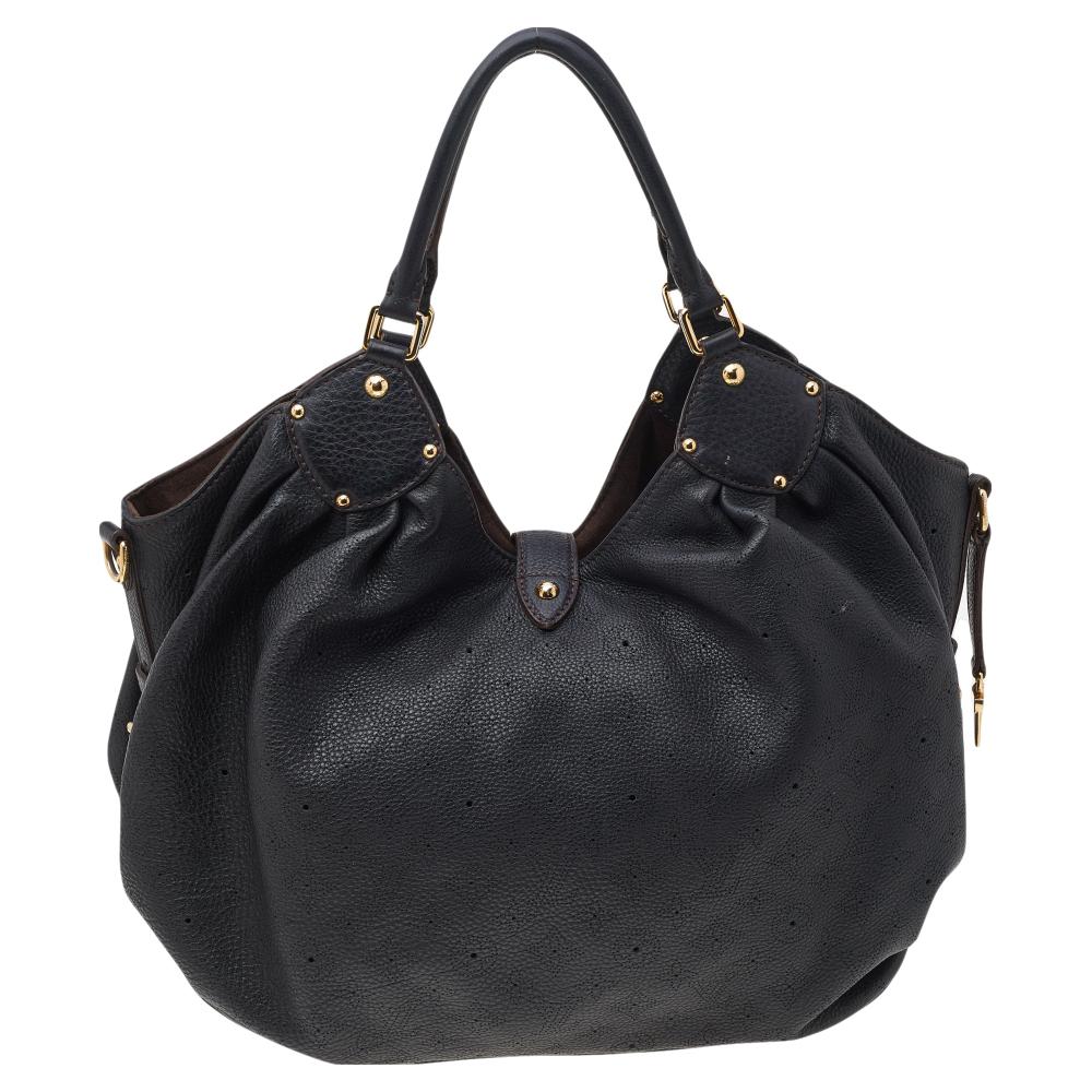 This Mahina hobo from Louis Vuitton is stylish and functional. It is crafted using black Monogram leather and held by dual handle drops. It is finished with gold-toned hardware. Provided with ample space and a stylish appearance, this hobo is