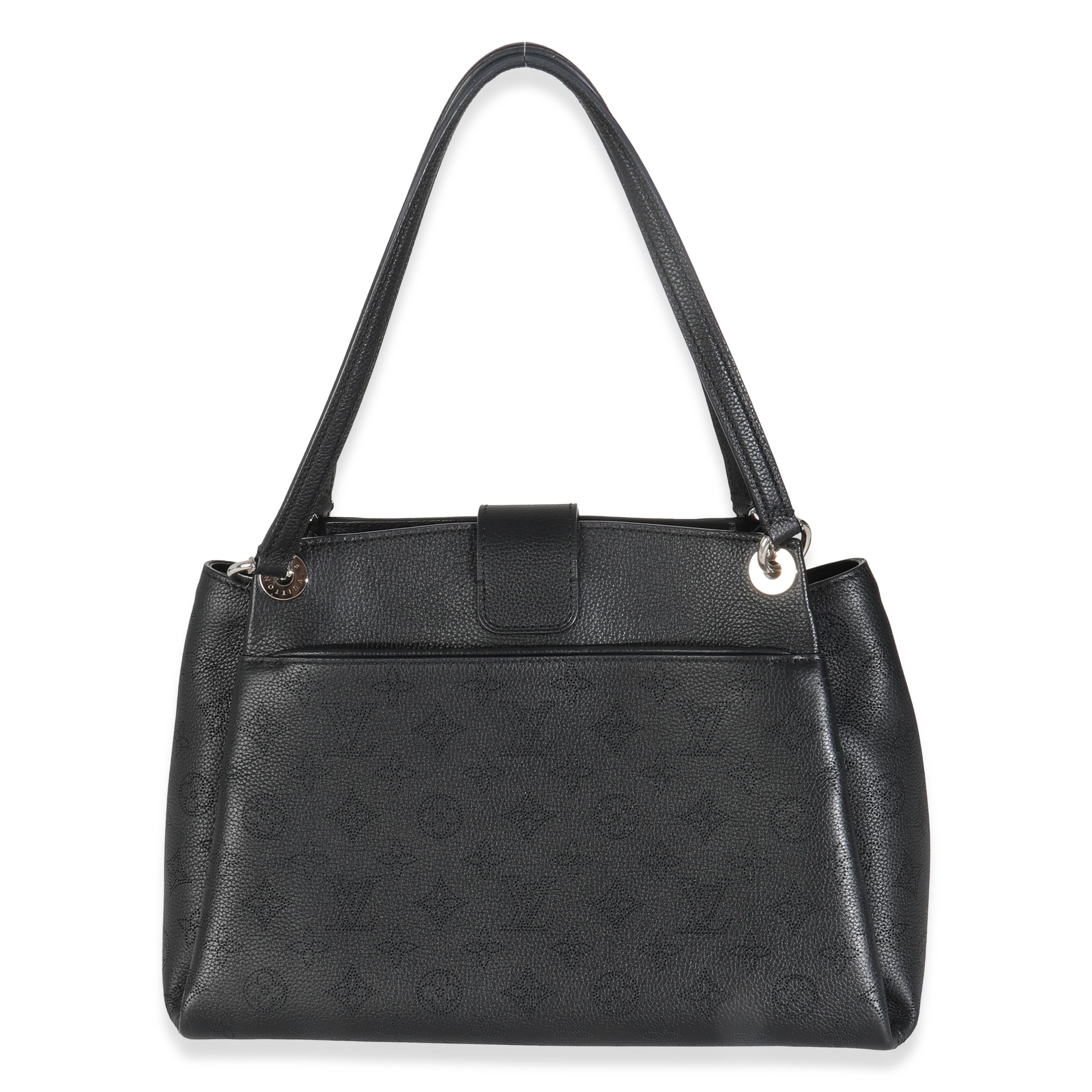 Titel der Auflistung: Louis Vuitton Schwarz Monogram Mahina Sèvres Tasche
SKU: 146578
Zustand: Gebraucht 
Handtasche Zustand: Sehr gut
Bemerkungen zum Zustand: Artikel ist in sehr gutem Zustand mit geringen Gebrauchsspuren.  Leichte Gebrauchsspuren