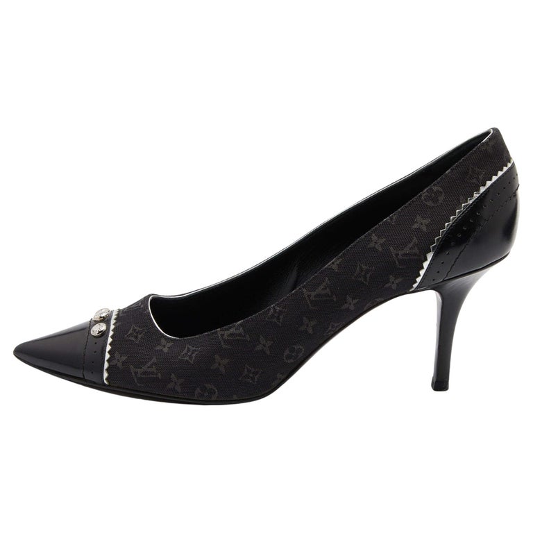 Louis Vuitton Womens Black Satin Flower Formal Heels Size 8 (EU 38)