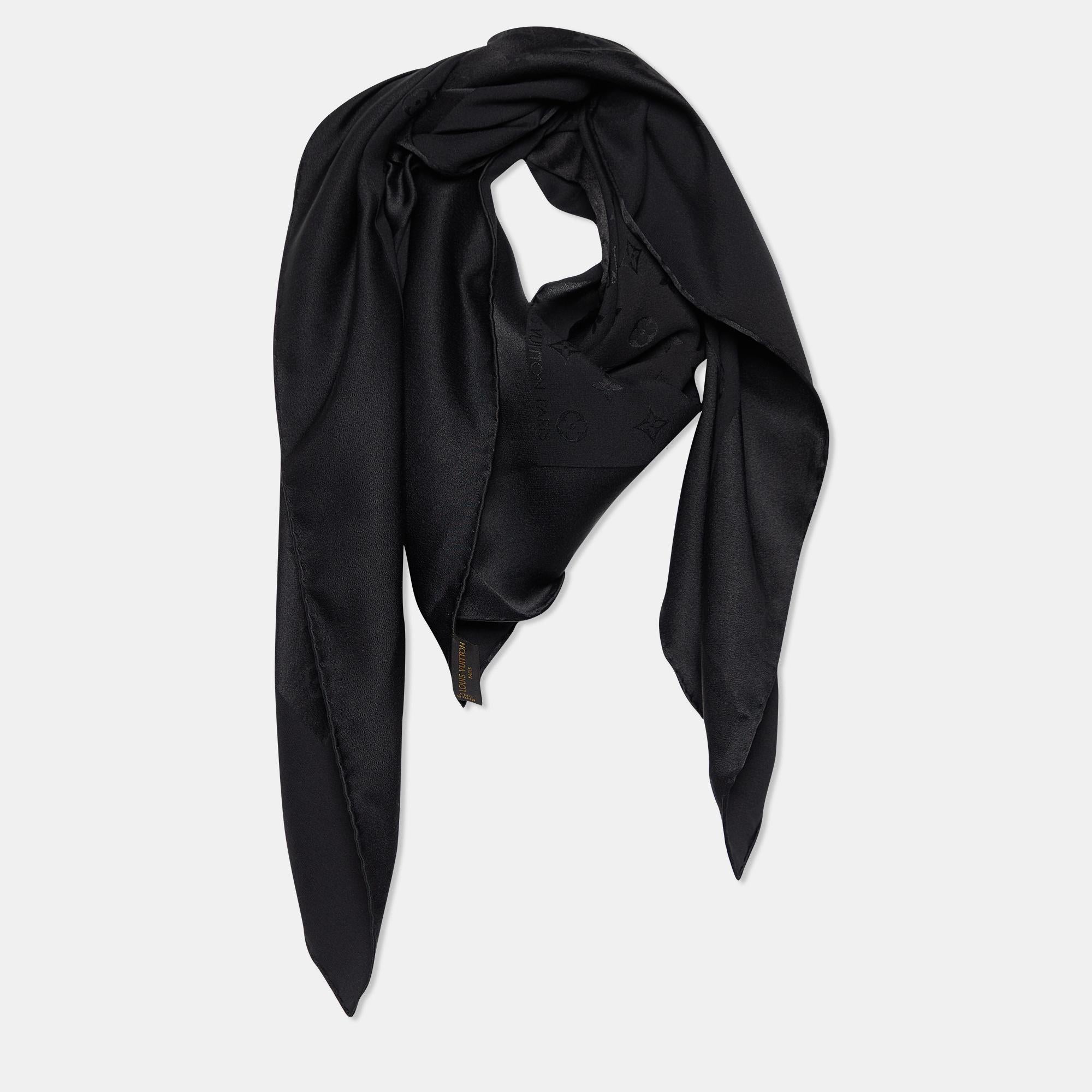 This scarf from the House of Louis Vuitton is a beautiful accessory that you can use to elevate your attire. Fashioned in black silk fabric, this scarf flaunts signature Monogram prints and measures 90 cm in length. Update your accessory collection