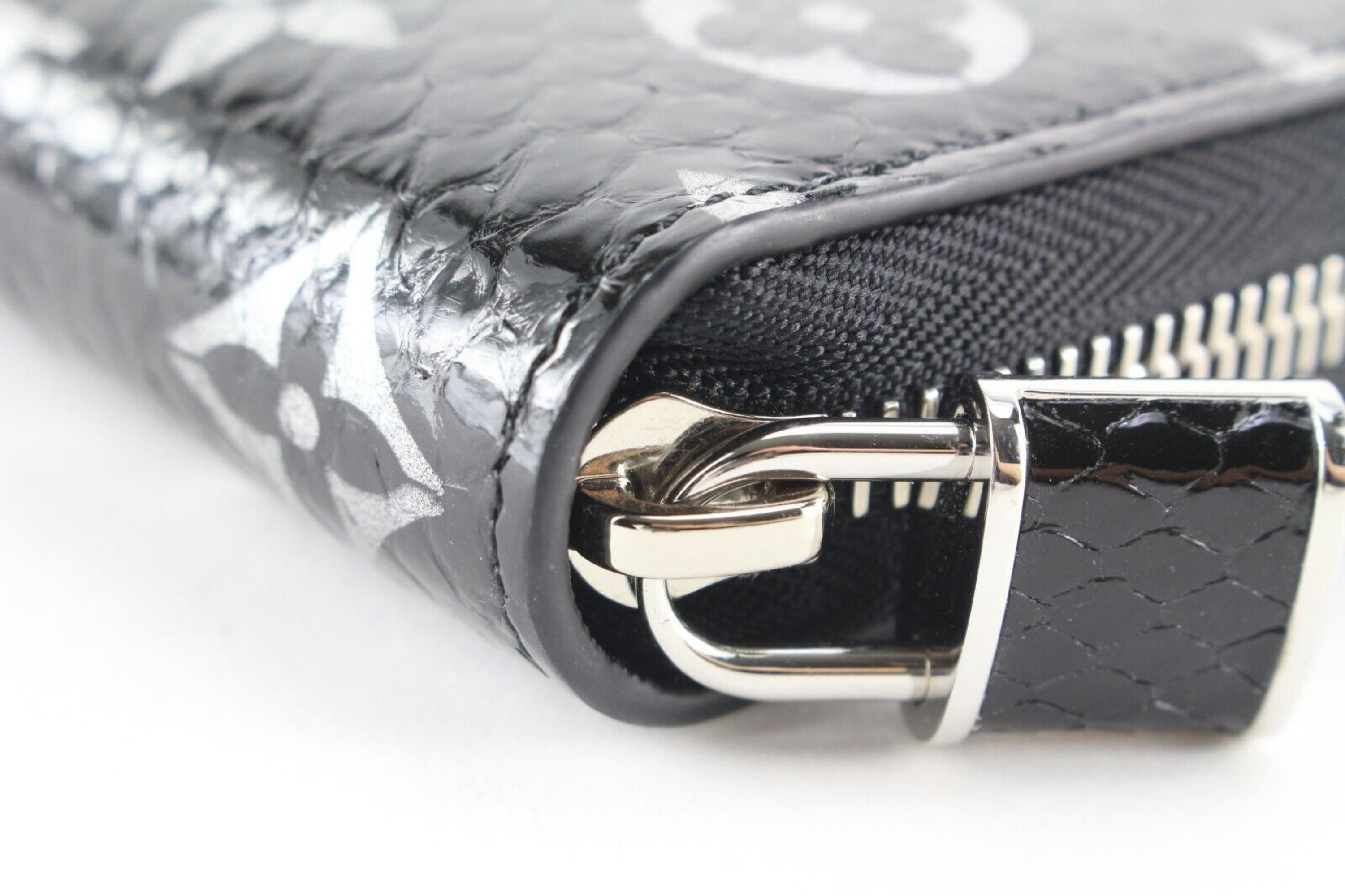 Louis Vuitton Portemonnaie mit schwarzem Monogramm und Python-Reißverschluss 3LK0223 (Schwarz) im Angebot