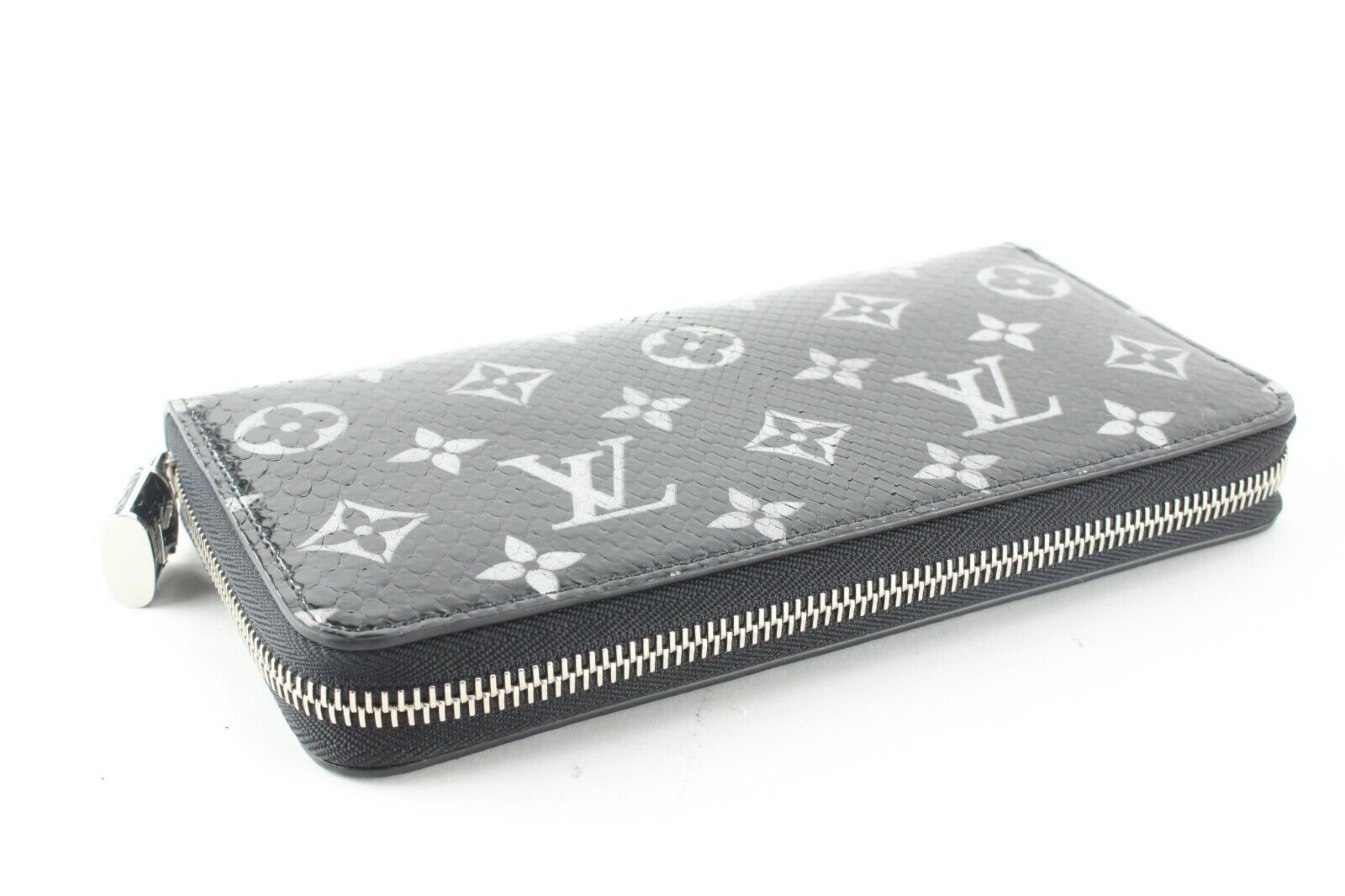 Louis Vuitton Portemonnaie mit schwarzem Monogramm und Python-Reißverschluss 3LK0223 im Angebot 2