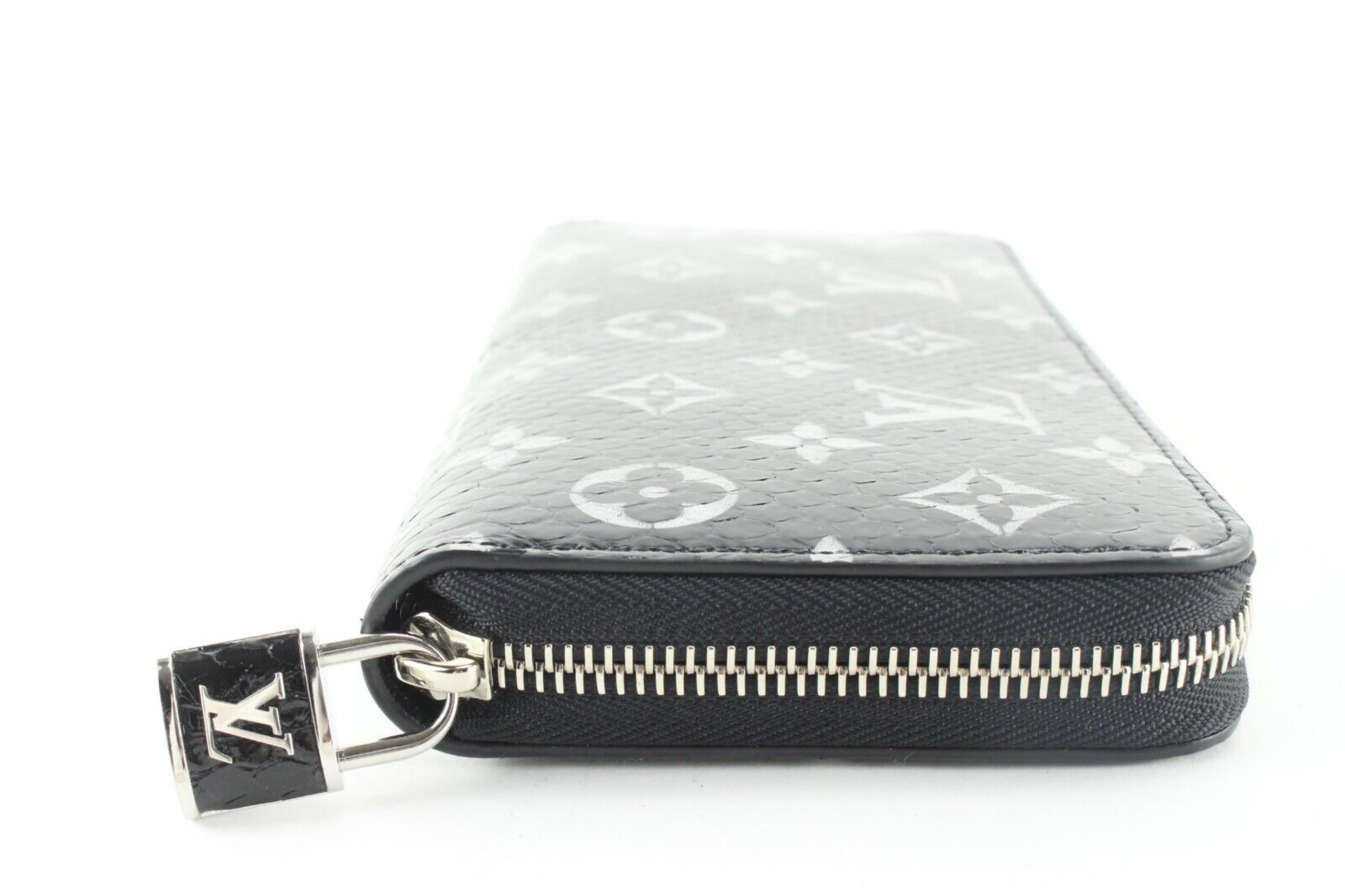 Louis Vuitton Portemonnaie mit schwarzem Monogramm und Python-Reißverschluss 3LK0223 im Angebot 3
