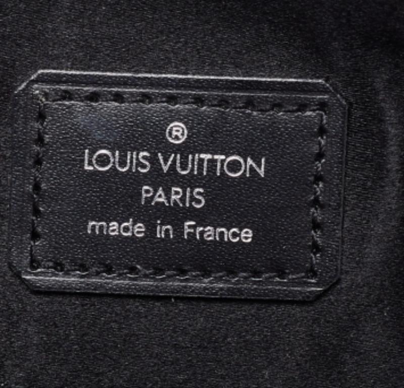 De todos los irresistibles bolsos de Louis Vuitton, el Alma es el más estructurado. Presentada por primera vez en 1934 por Gaston-Louis Vuitton, la Alma es un clásico que ha recibido el amor de los iconos de la moda. Esta pieza está confeccionada en
