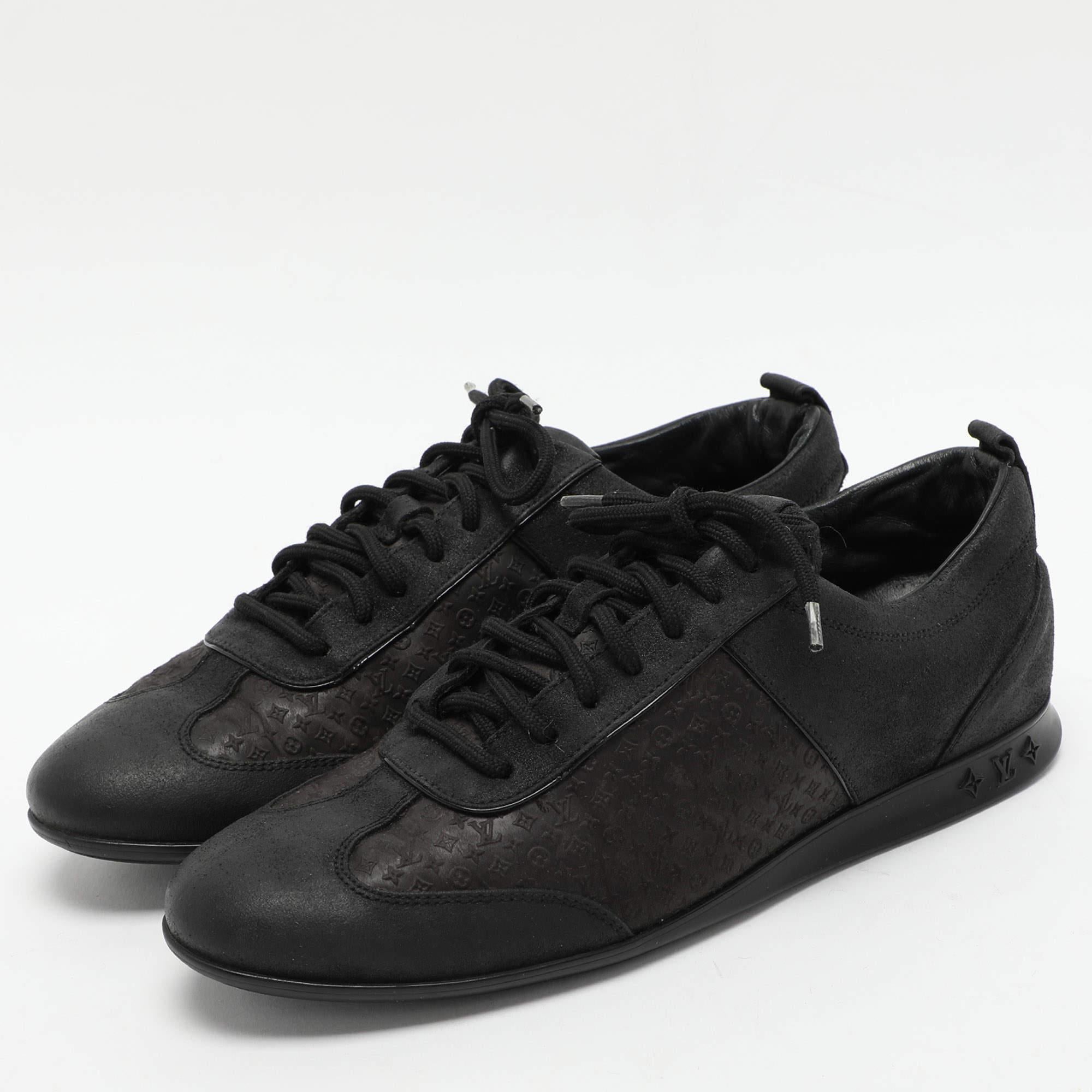 Noir Baskets basses Louis Vuitton noires en satin et daim avec monogramme, taille 37,5 en vente