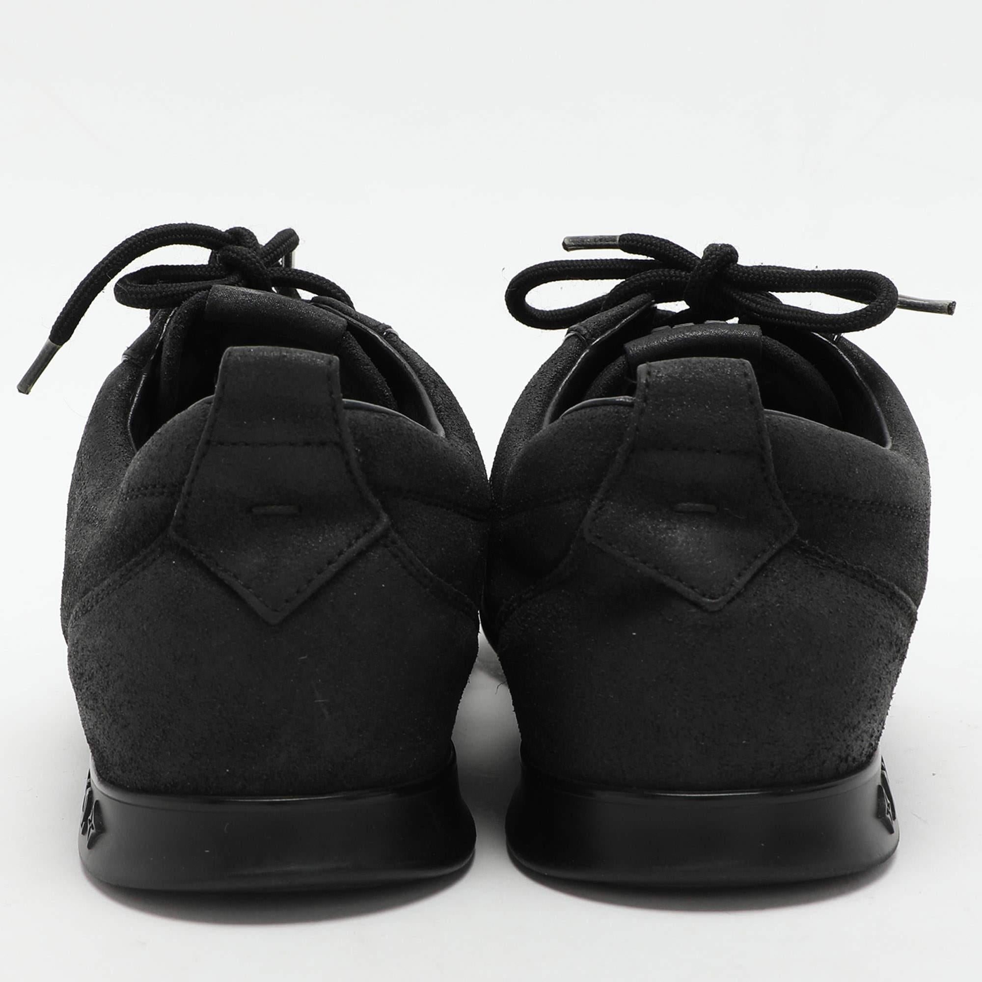 Baskets basses Louis Vuitton noires en satin et daim avec monogramme, taille 37,5 Pour femmes en vente