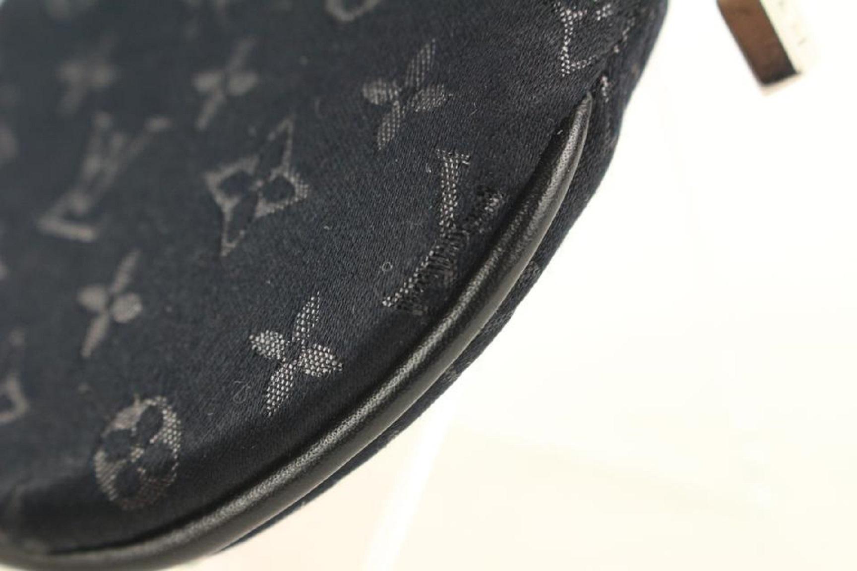 Louis Vuitton Schwarzer runder Münzbeutel mit Monogramm aus Satin Conte De Fees in Apfelform  im Angebot 7