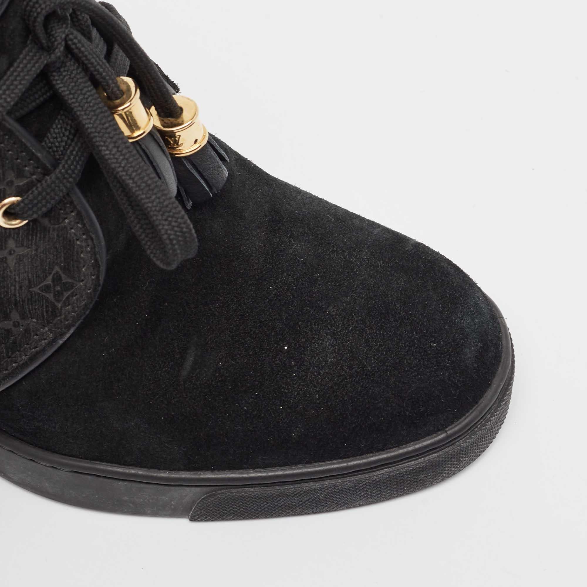 Louis Vuitton Zapatillas con cuña de ante y cuero con monograma negro talla 39.5 en venta 3