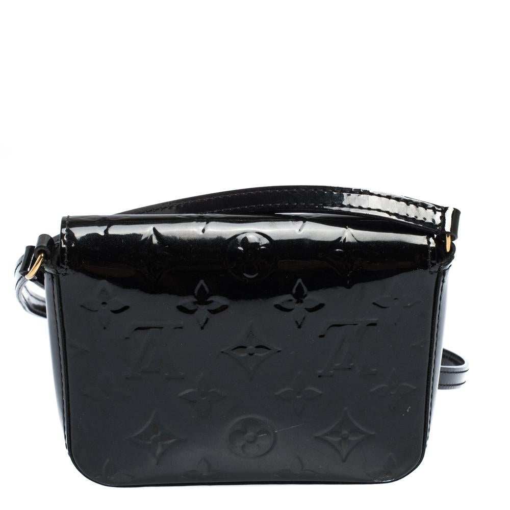 It's just as important to have the right accessories, as it is to have the right outfit. This Louis Vuitton creation is just what you need to do that. This black Sac Lucie bag, made with Monogram Vernis leather will seamlessly complement your uptown