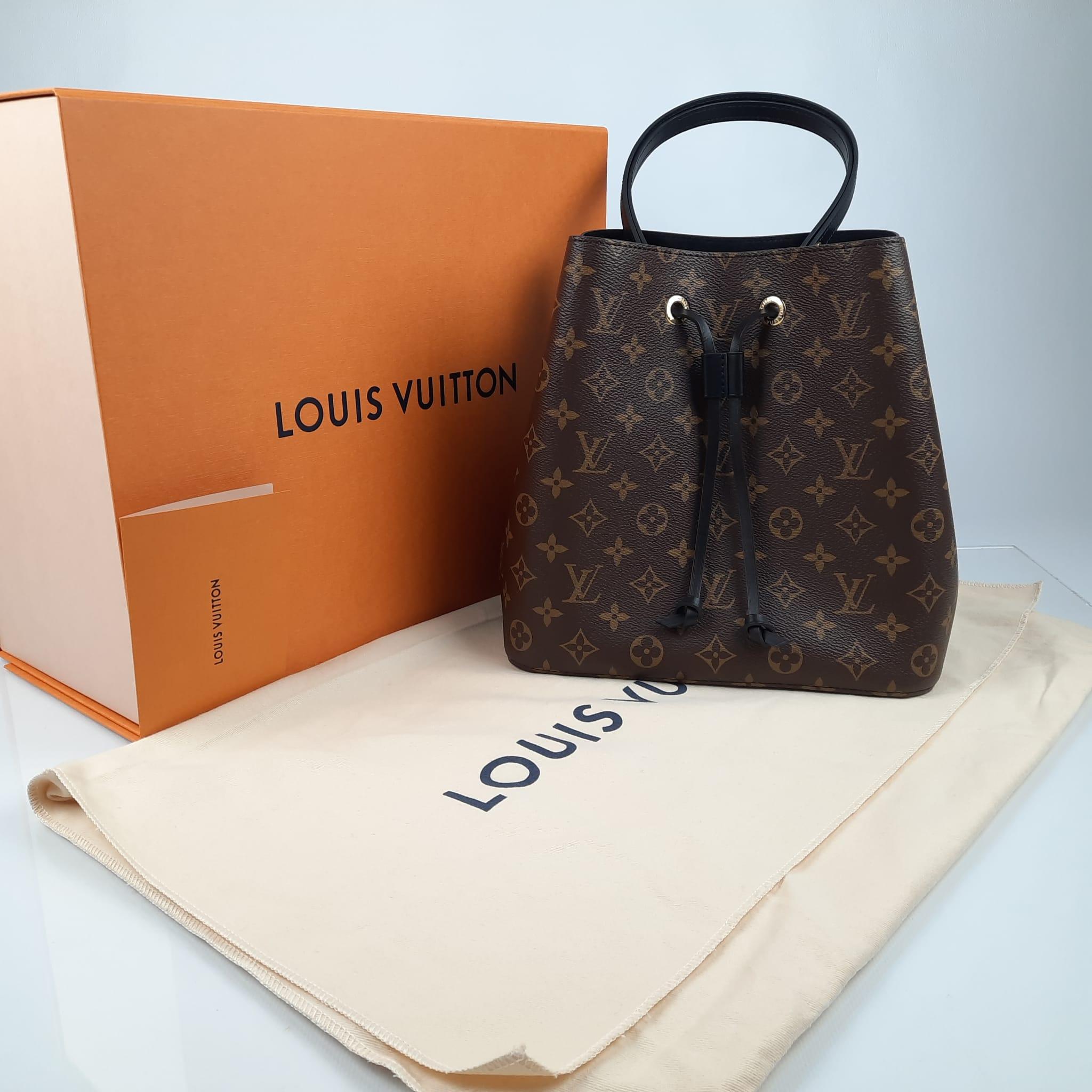 Louis Vuitton - Sac seau noir NéoNoé En vente sur 1stDibs