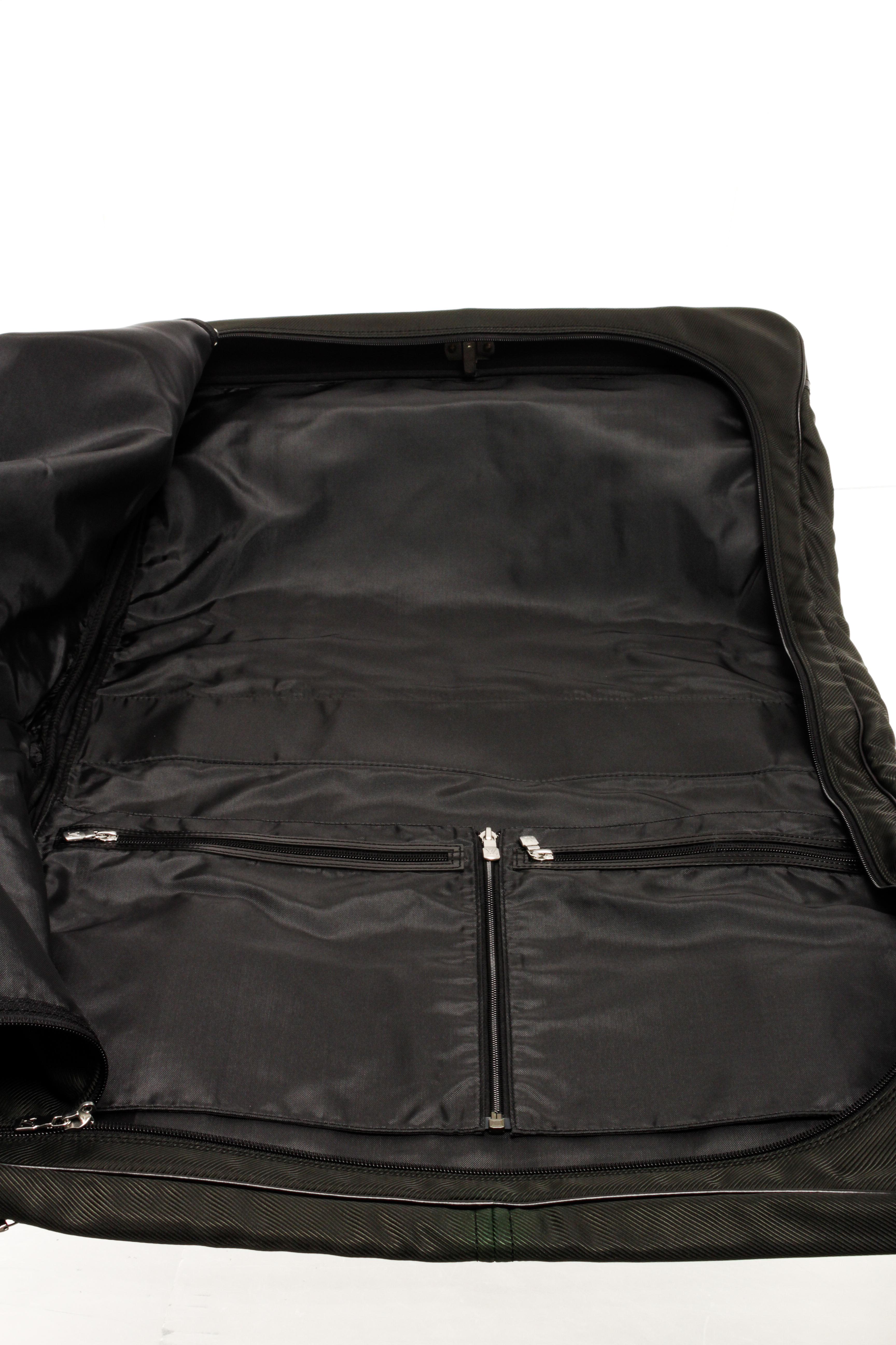 Louis Vuitton Black Nylon and Taiga Leather Portable Gibeciere Travel Bag For Sale 6