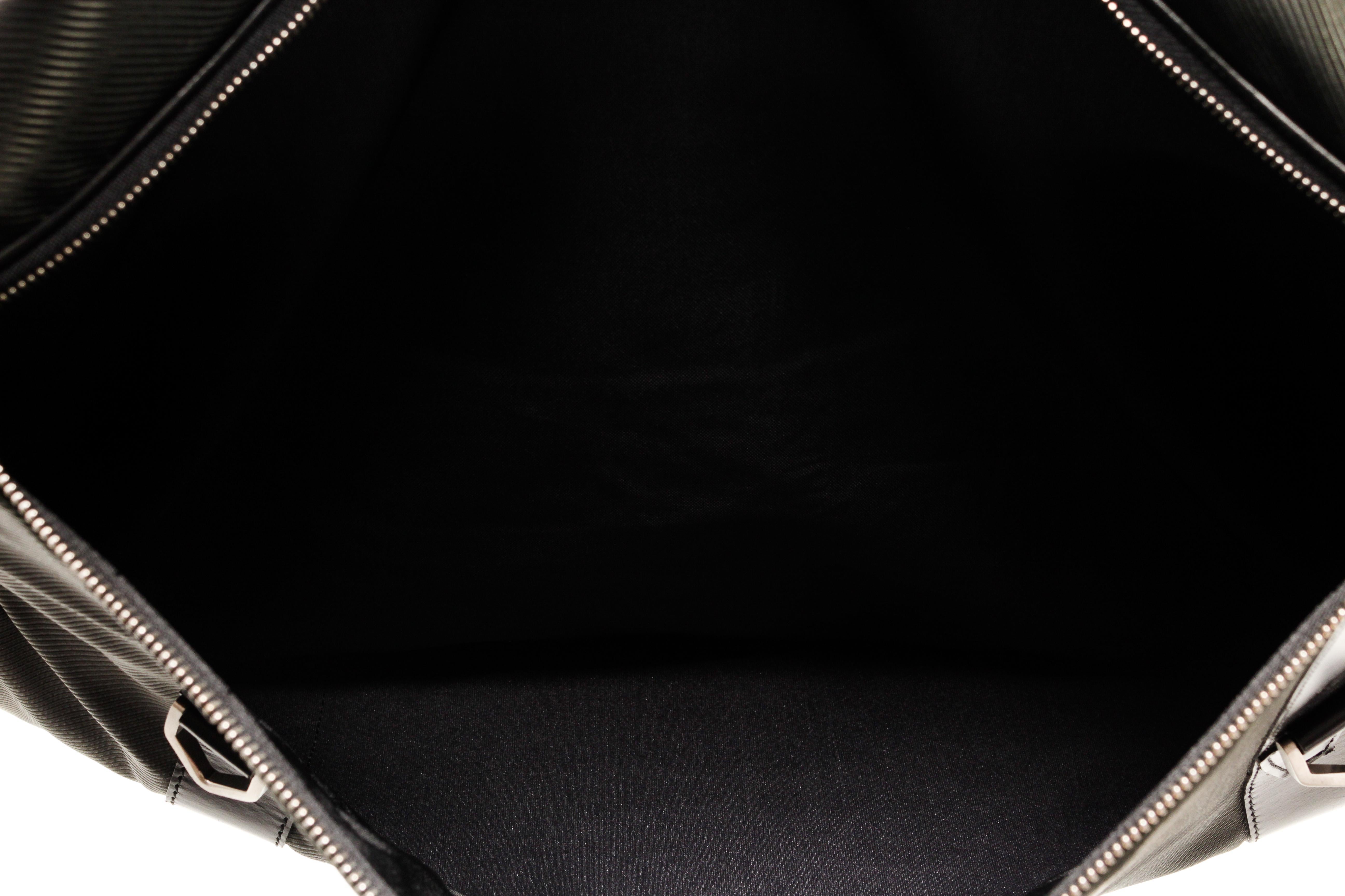Louis Vuitton Black Nylon and Taiga Leather Portable Gibeciere Travel Bag For Sale 7