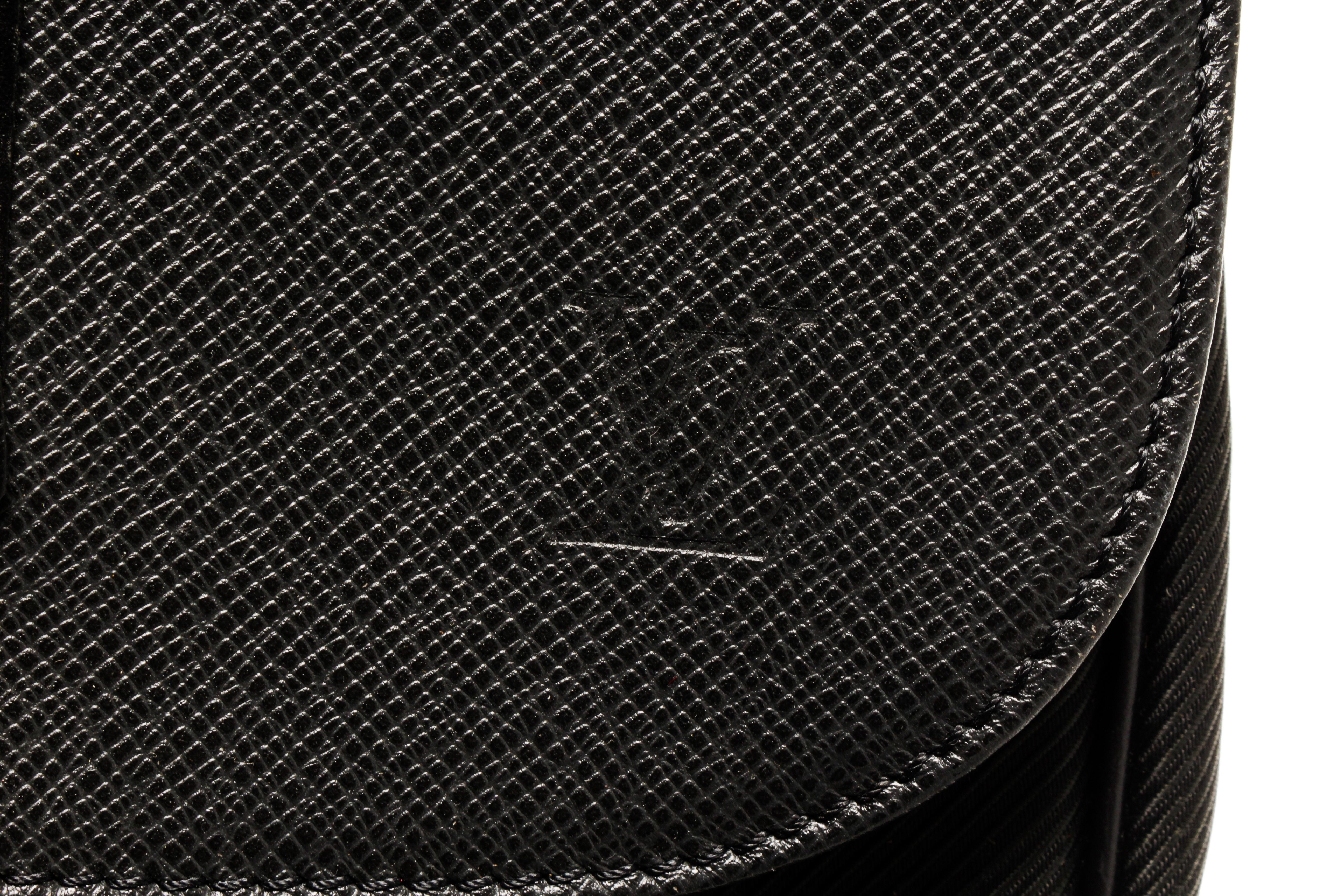 Louis Vuitton Black Nylon and Taiga Leather Portable Gibeciere Travel Bag For Sale 1