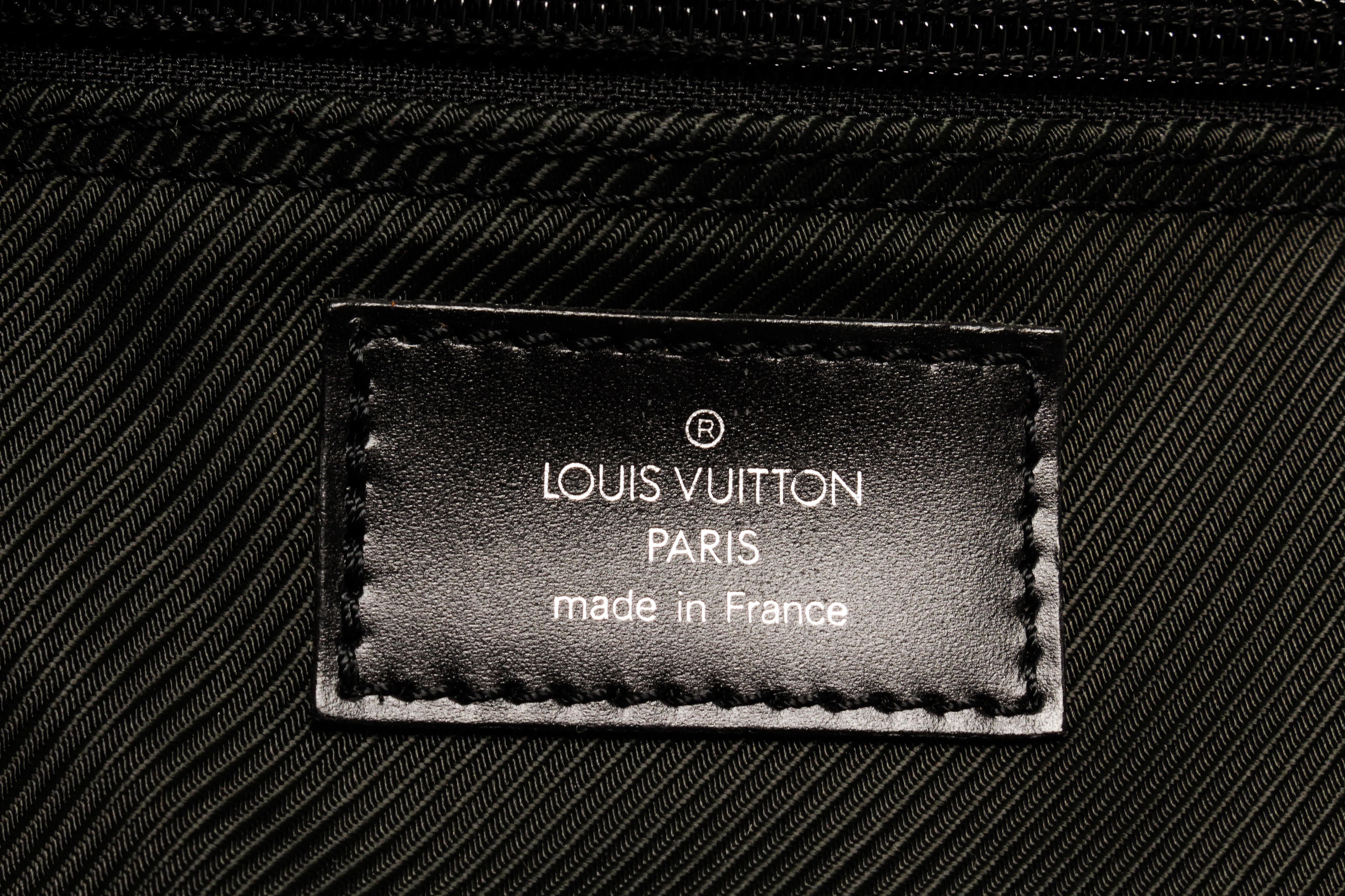Louis Vuitton Black Nylon and Taiga Leather Portable Gibeciere Travel Bag For Sale 3