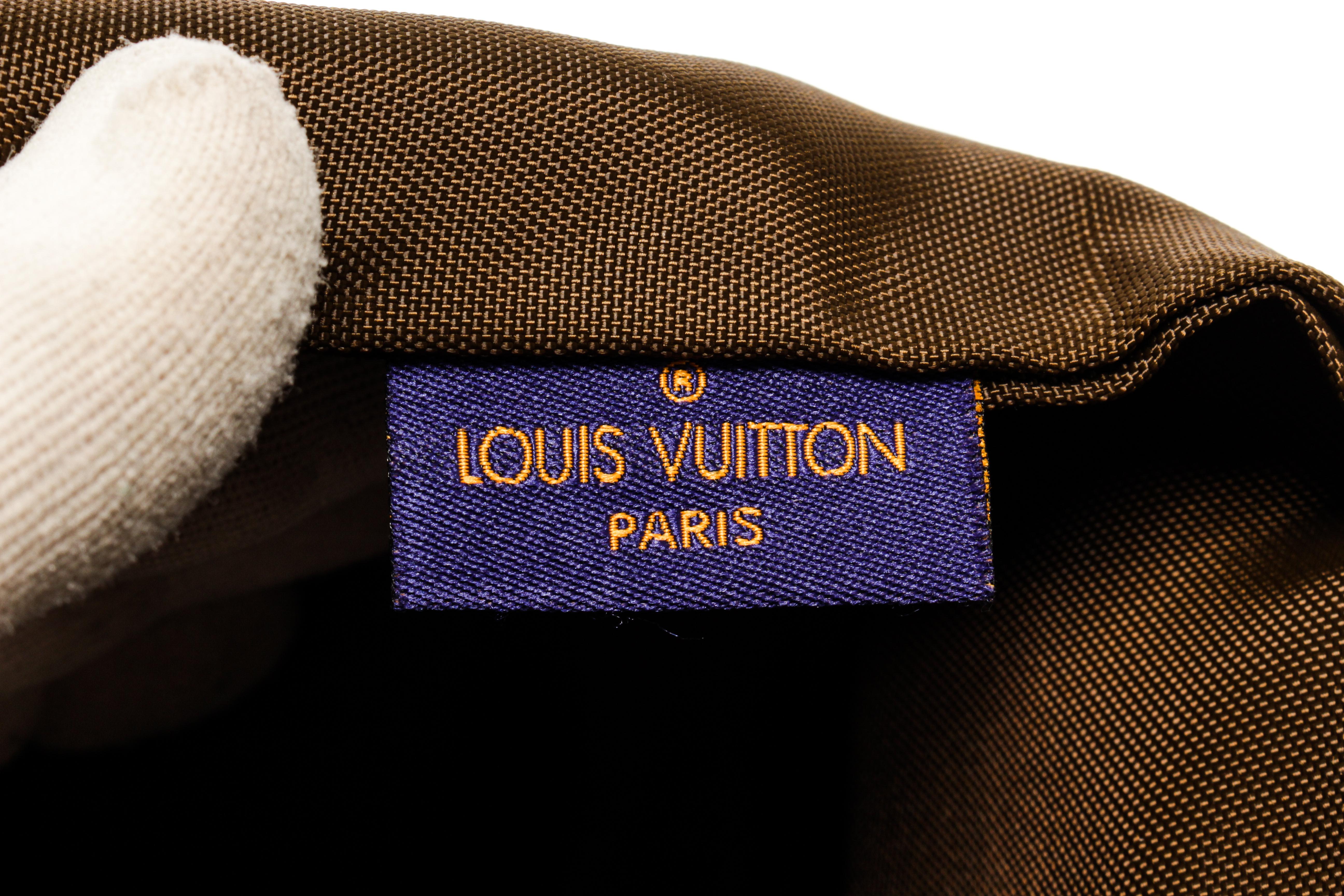 Louis Vuitton Black Nylon and Taiga Leather Portable Gibeciere Travel Bag For Sale 4