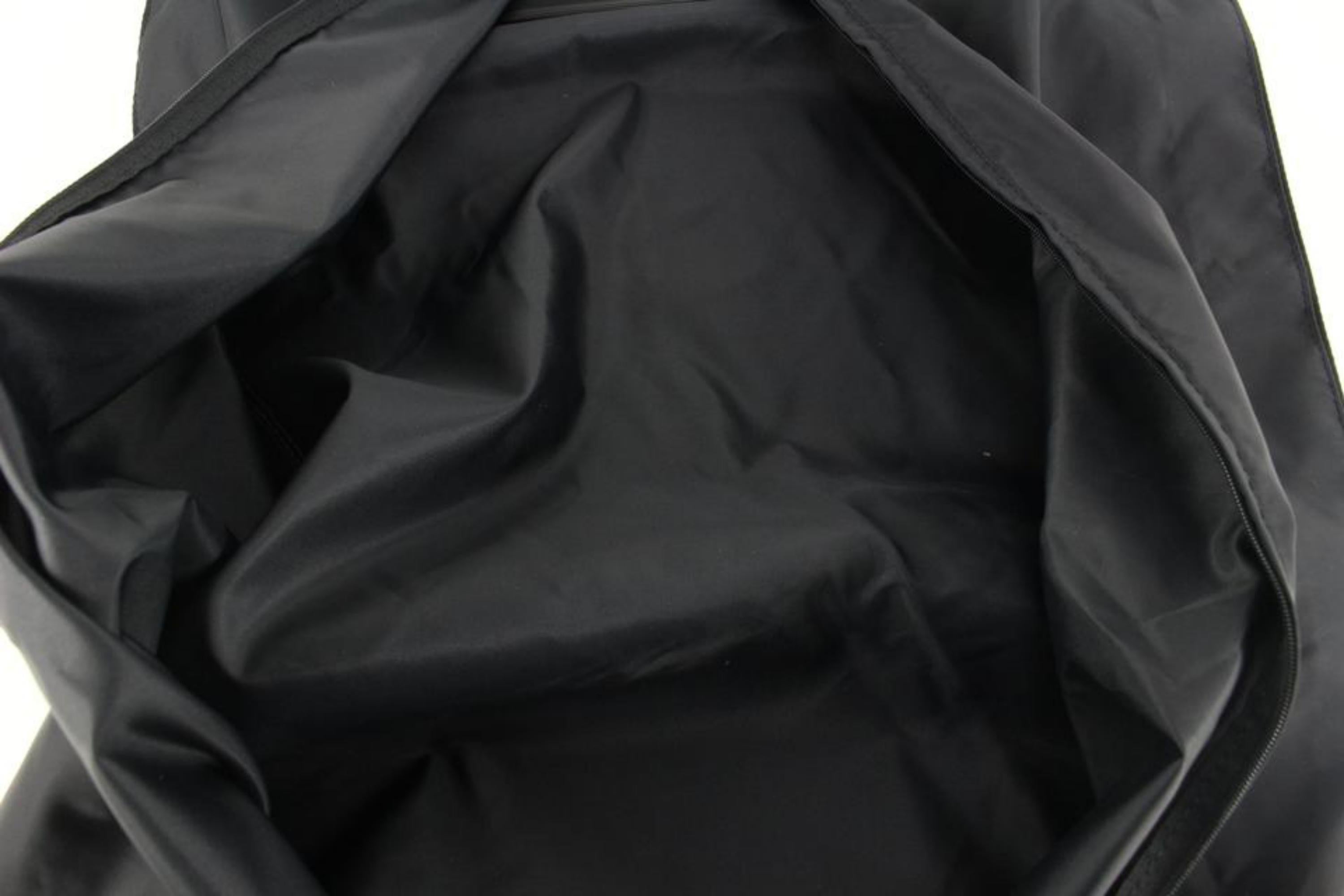 Louis Vuitton Black Nylon Garment Cover with Hanger 16lk616s In Excellent Condition For Sale In Dix hills, NY