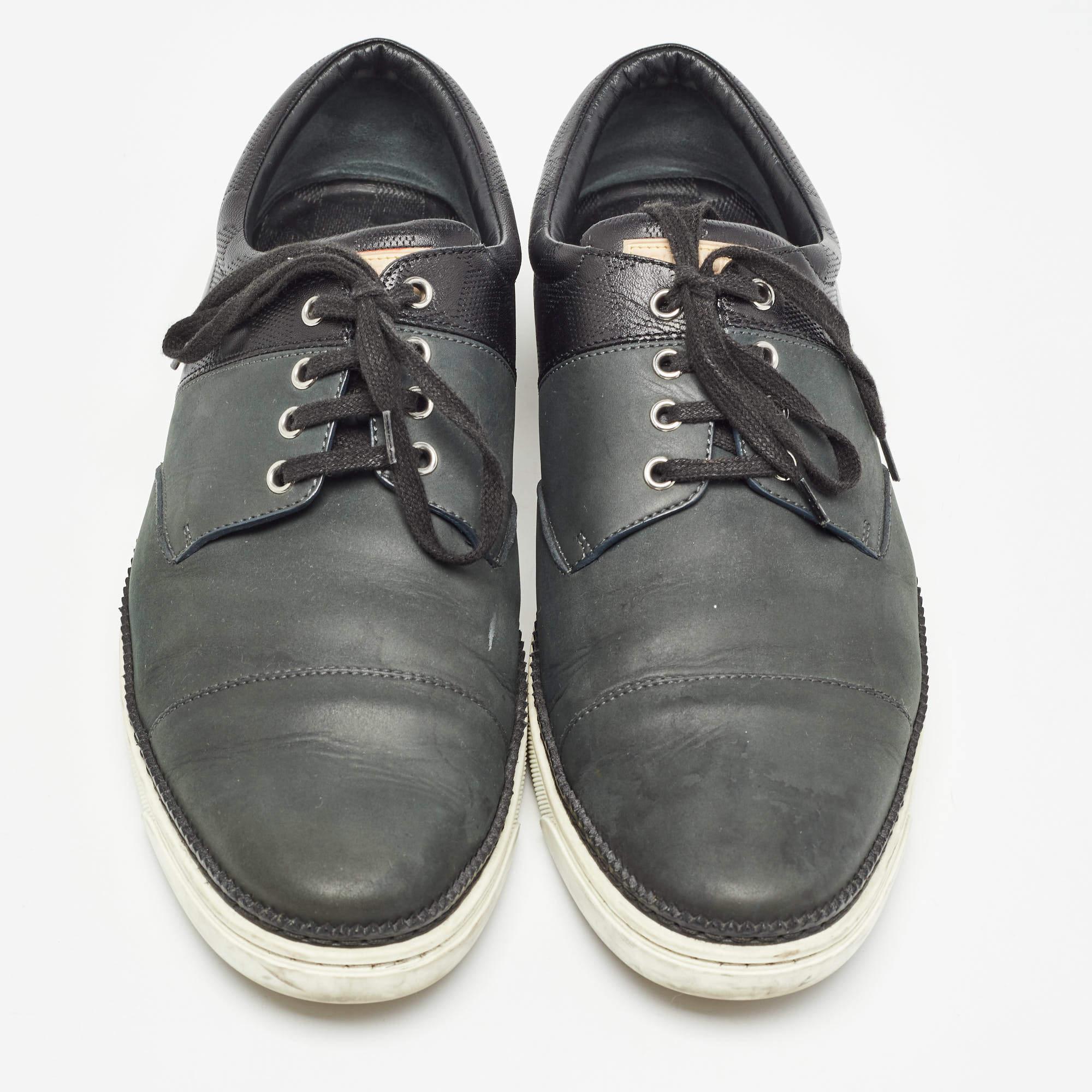 Louis Vuitton Black/Olive Green Leather Low Top Sneakers Size 41.5 In Good Condition In Dubai, Al Qouz 2