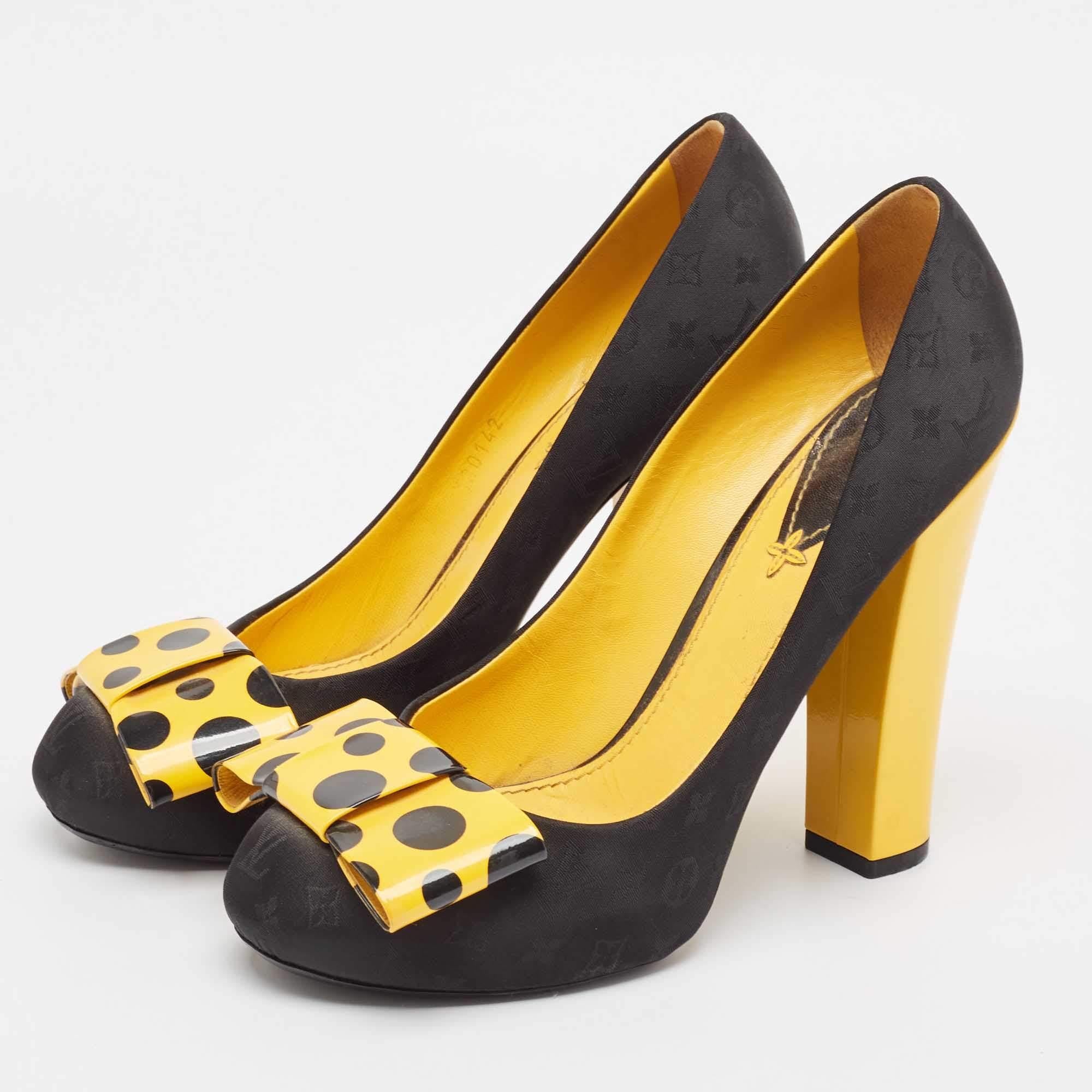 Curvaceous arches a feminine appeal and a well built structure define this set of designer pumps. Coming with comfortable insoles and sleek heels style them with your favorite outfits.