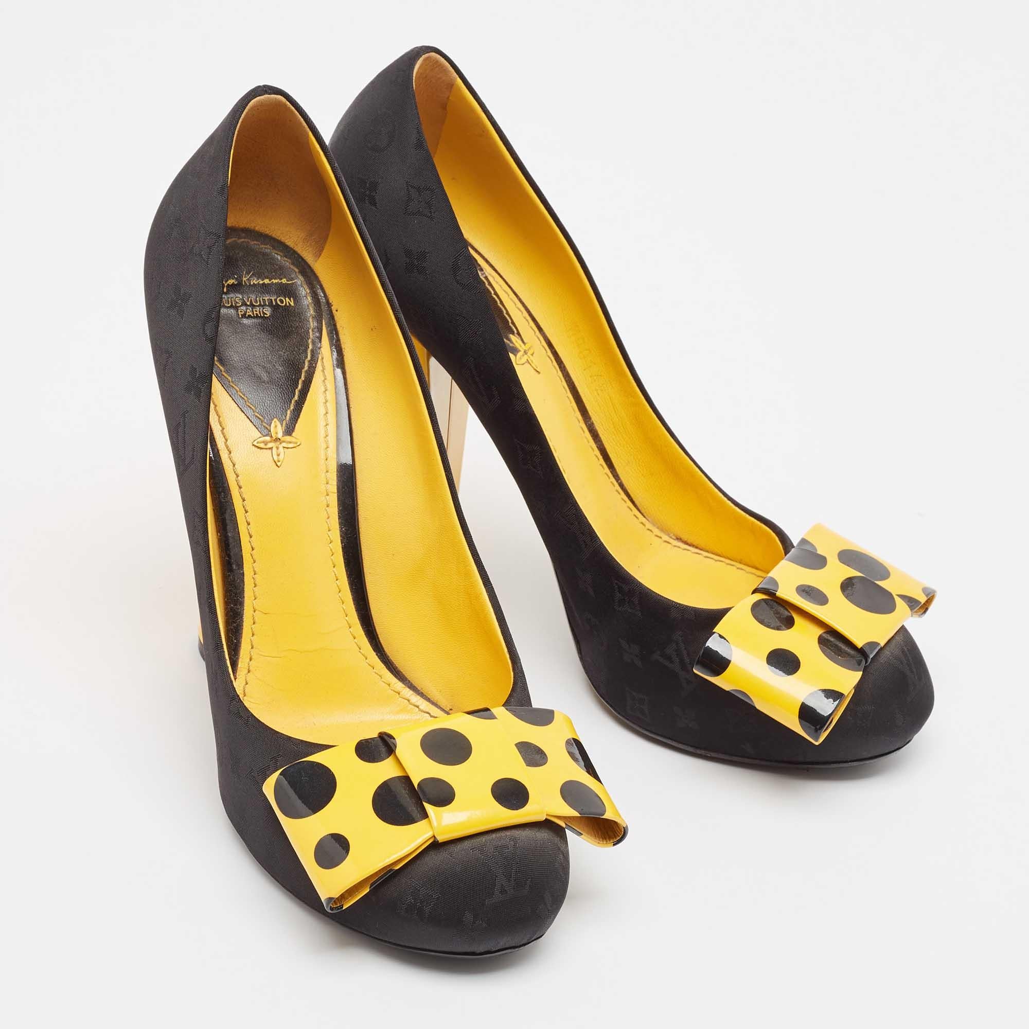 Women's Louis Vuitton Black/Orange Canvas and Patent Leather Pumps Size 40 For Sale