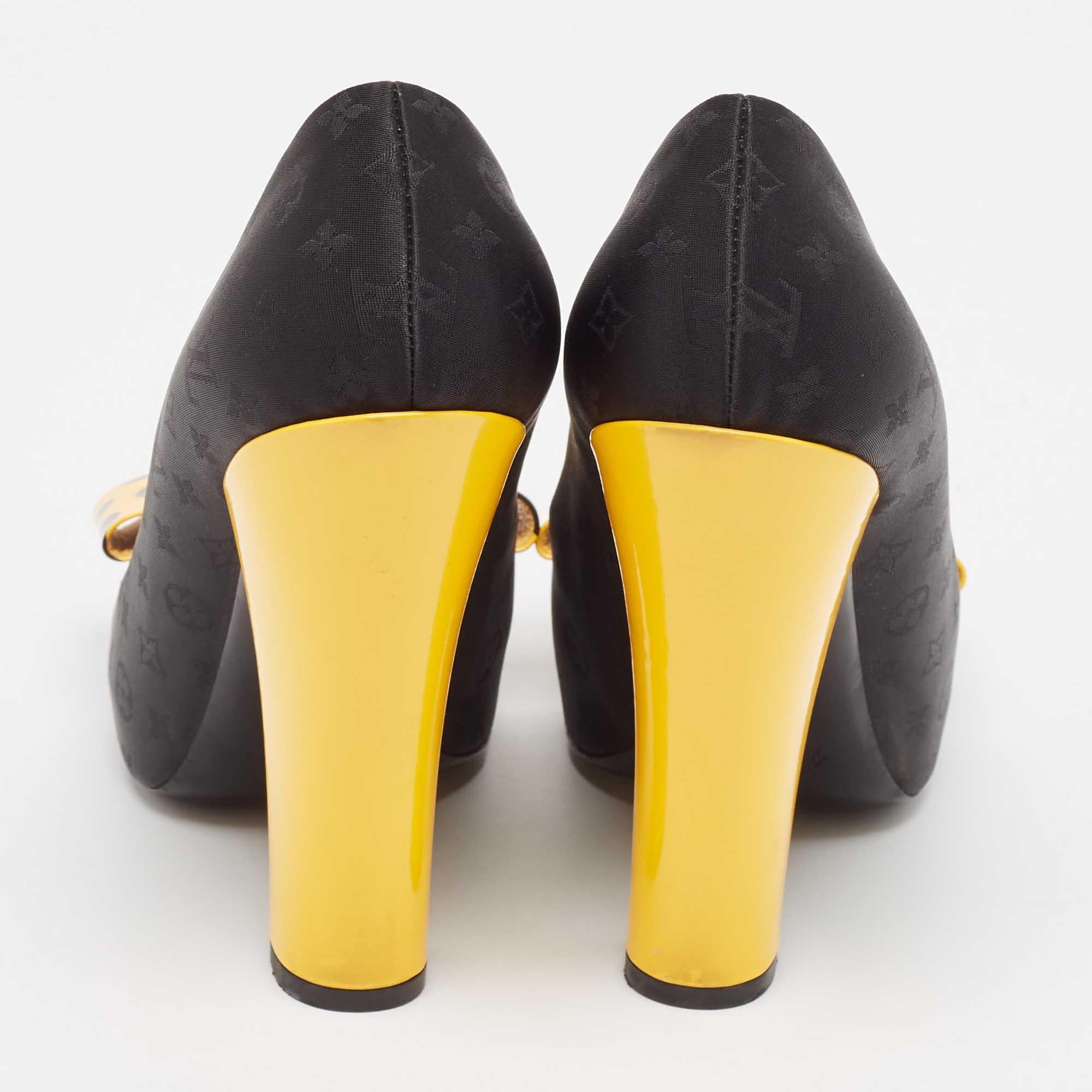 Louis Vuitton Black/Orange Canvas and Patent Leather Pumps Size 40 For Sale 1