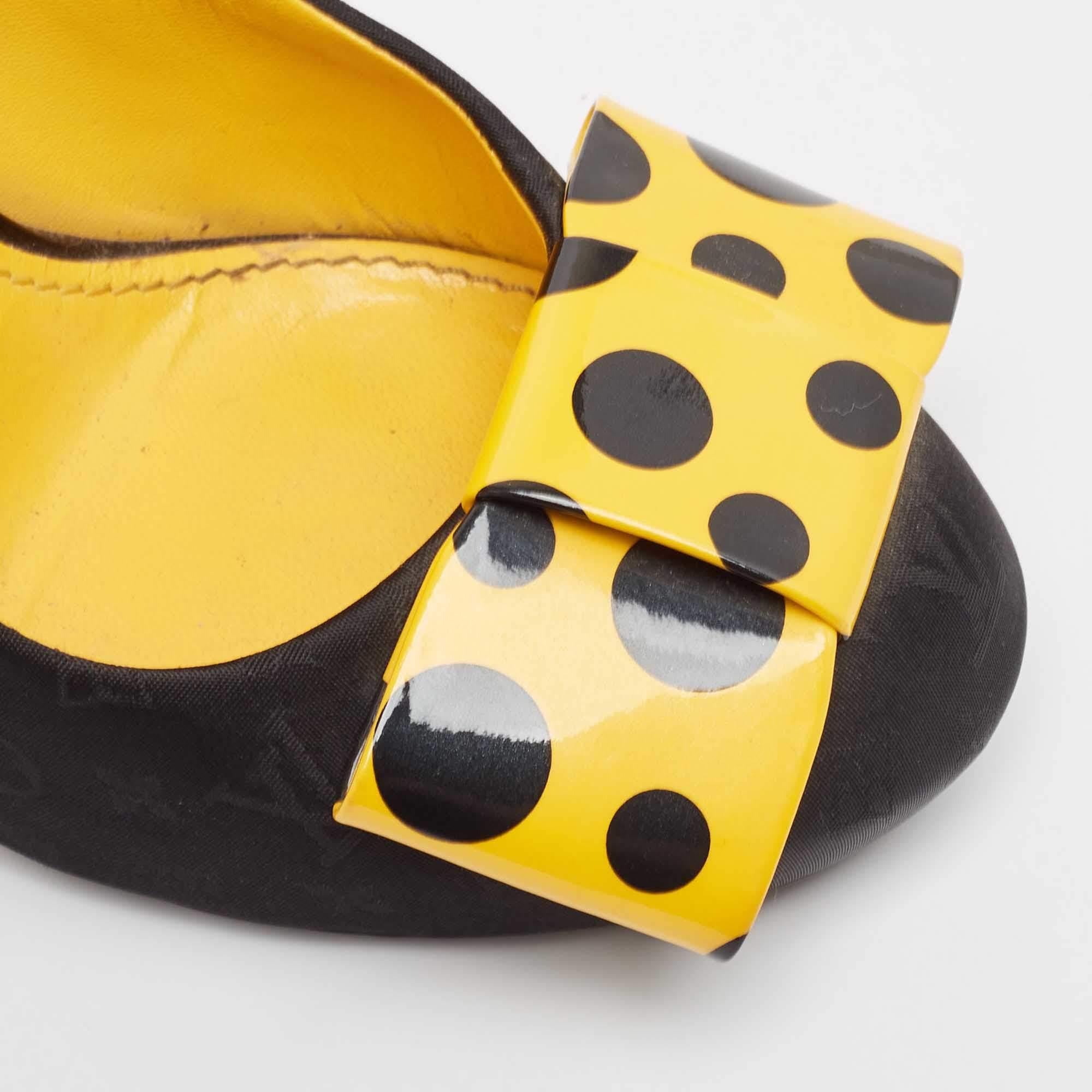 Louis Vuitton Black/Orange Canvas and Patent Leather Pumps Size 40 For Sale 3