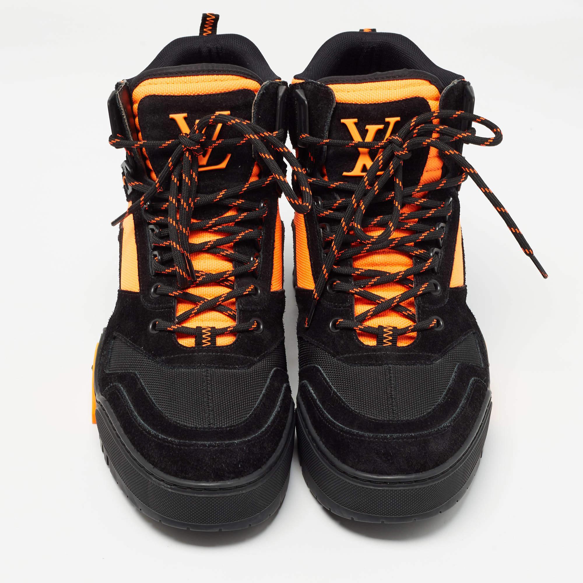 Louis Vuitton Black/Orange Suede and Canvas LV Hiking Boots Size 42 In Excellent Condition For Sale In Dubai, Al Qouz 2