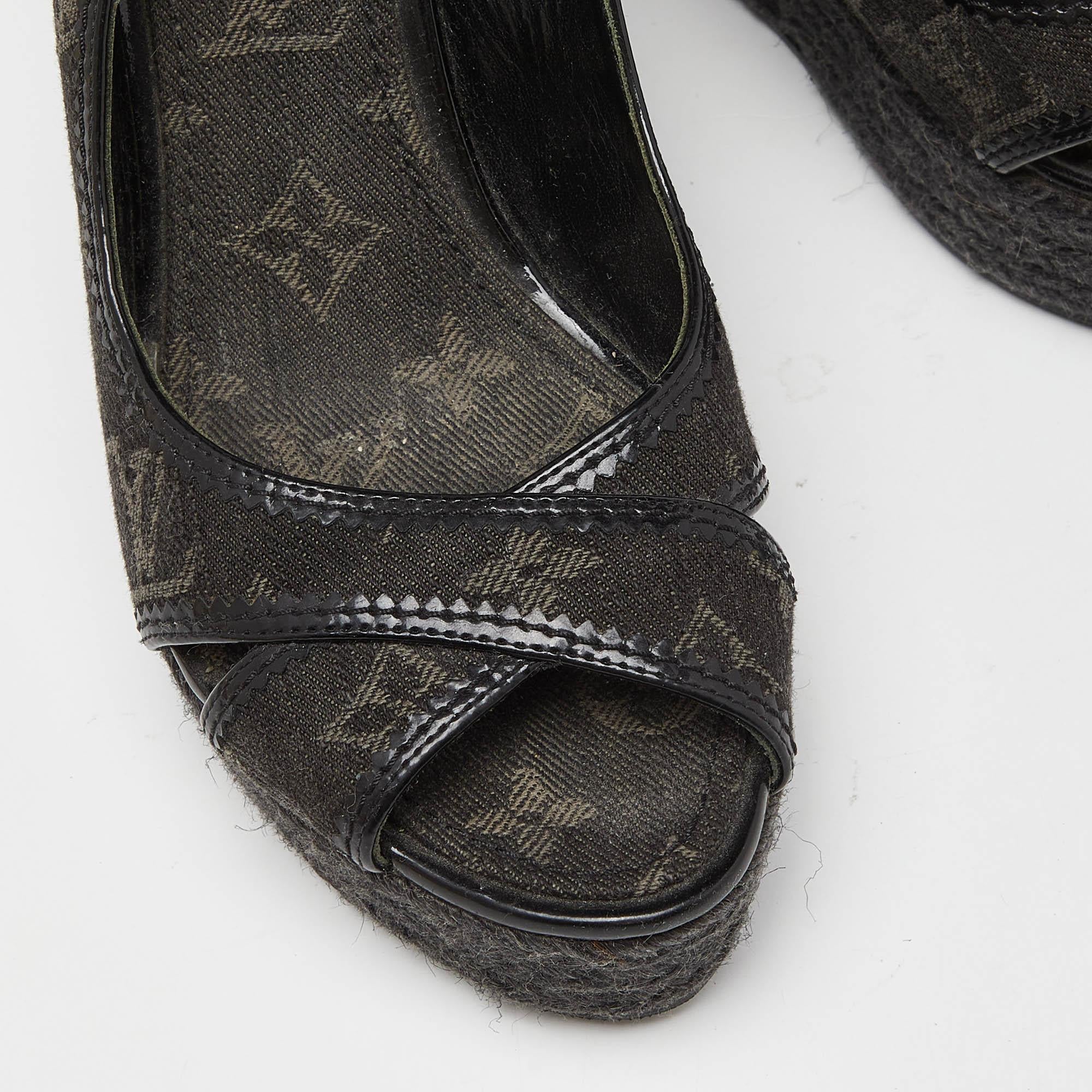 Louis Vuitton Black Patent and Demin Bastille Wedge Sandals Size 39.5 For Sale 1