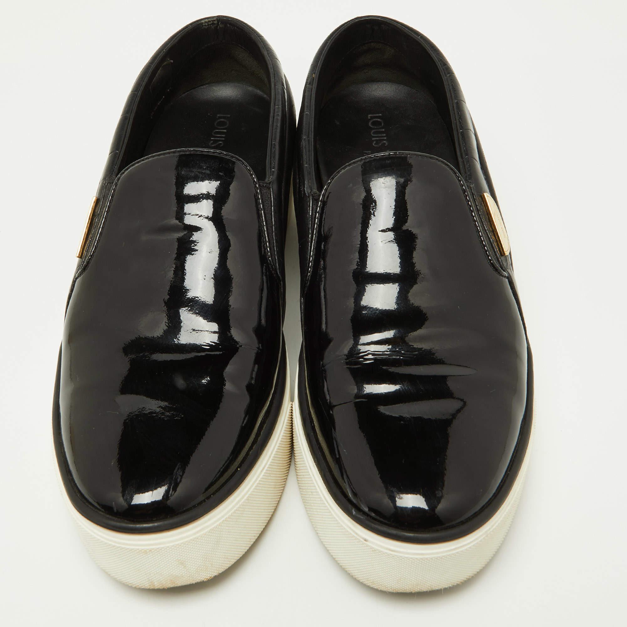 Progettate per elevare il tuo quoziente di stile e per darti allo stesso tempo il massimo comfort, queste sneakers LV sono realizzate con i migliori materiali. Abbinateli ai vostri capi casual per un look cool.

