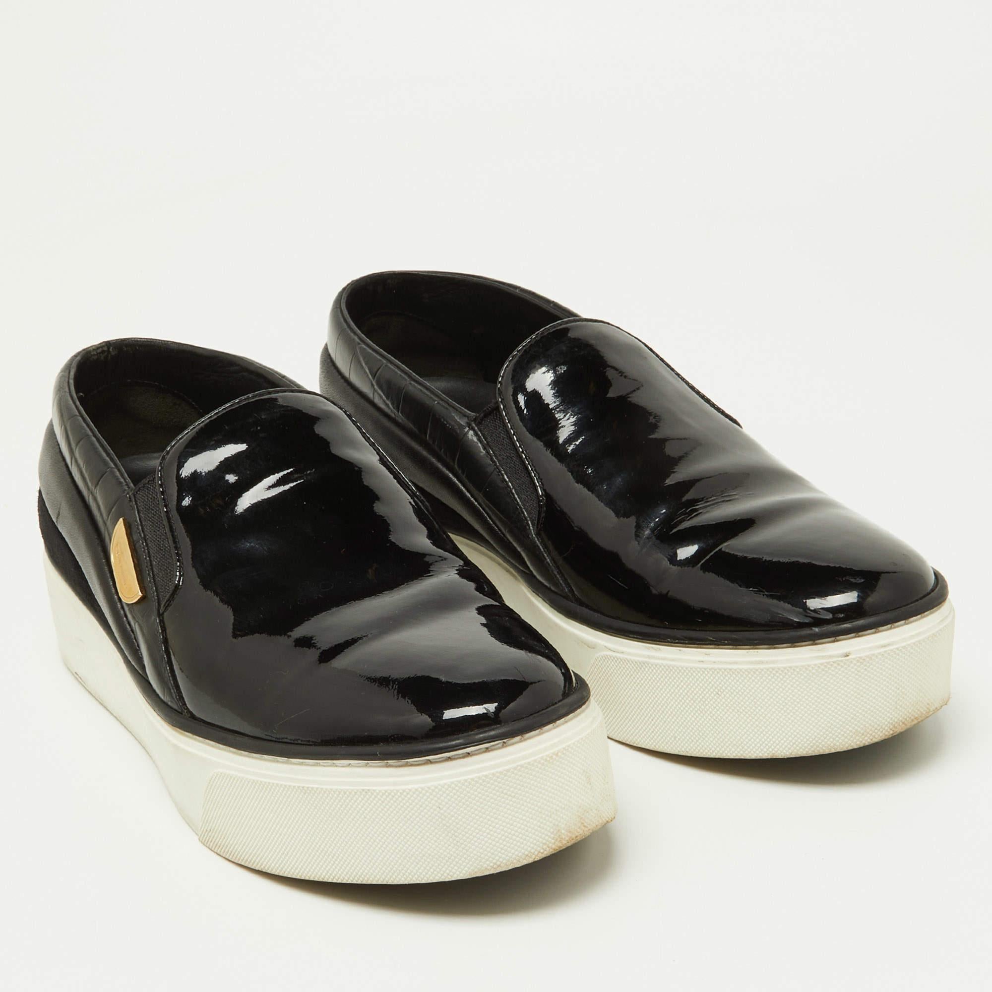 Louis Vuitton Black Patent and Leather Catwalk Sneakers Size 38.5 In Good Condition For Sale In Dubai, Al Qouz 2