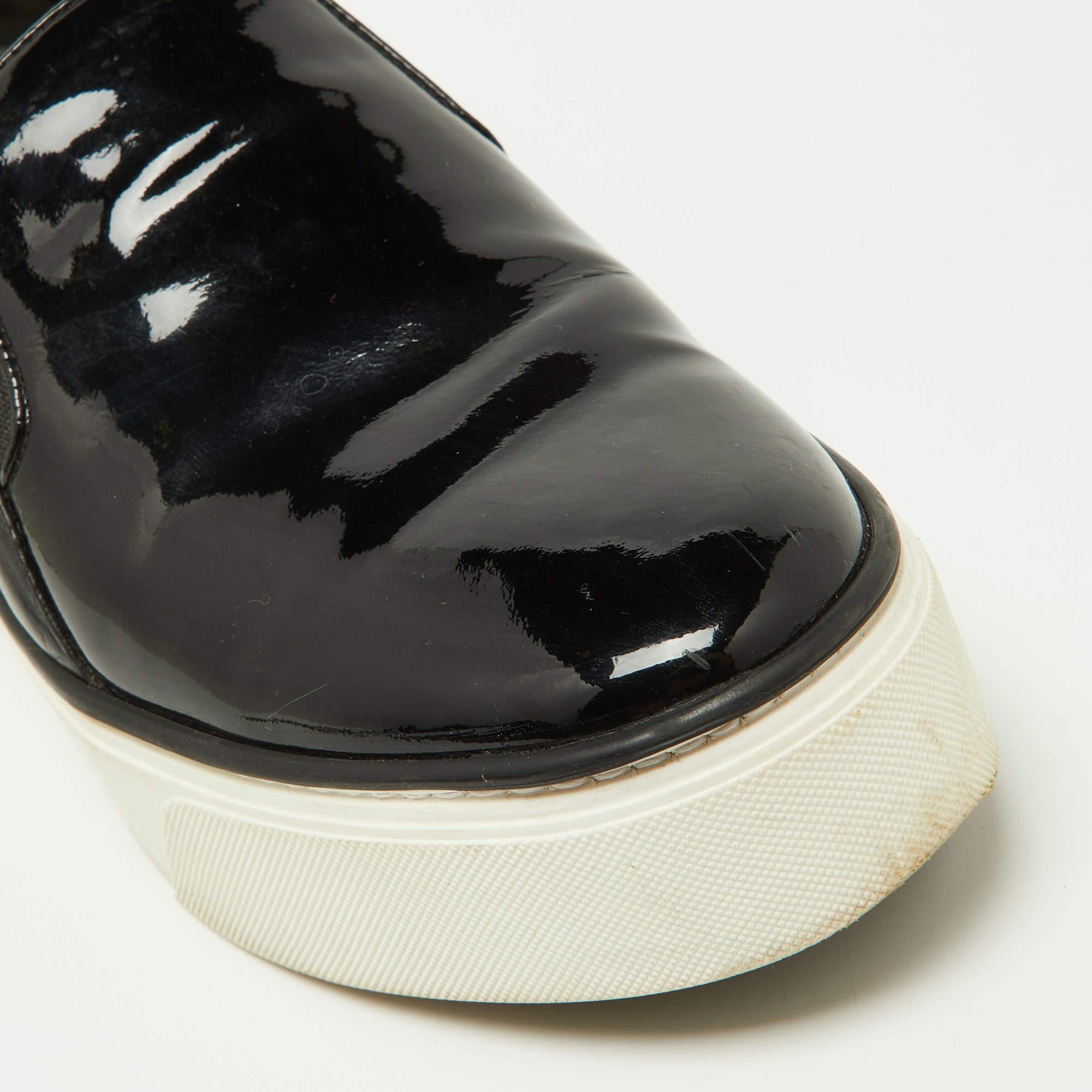 Donna Louis Vuitton - Sneakers da passerella in pelle e vernice nera - misura 38,5 in vendita