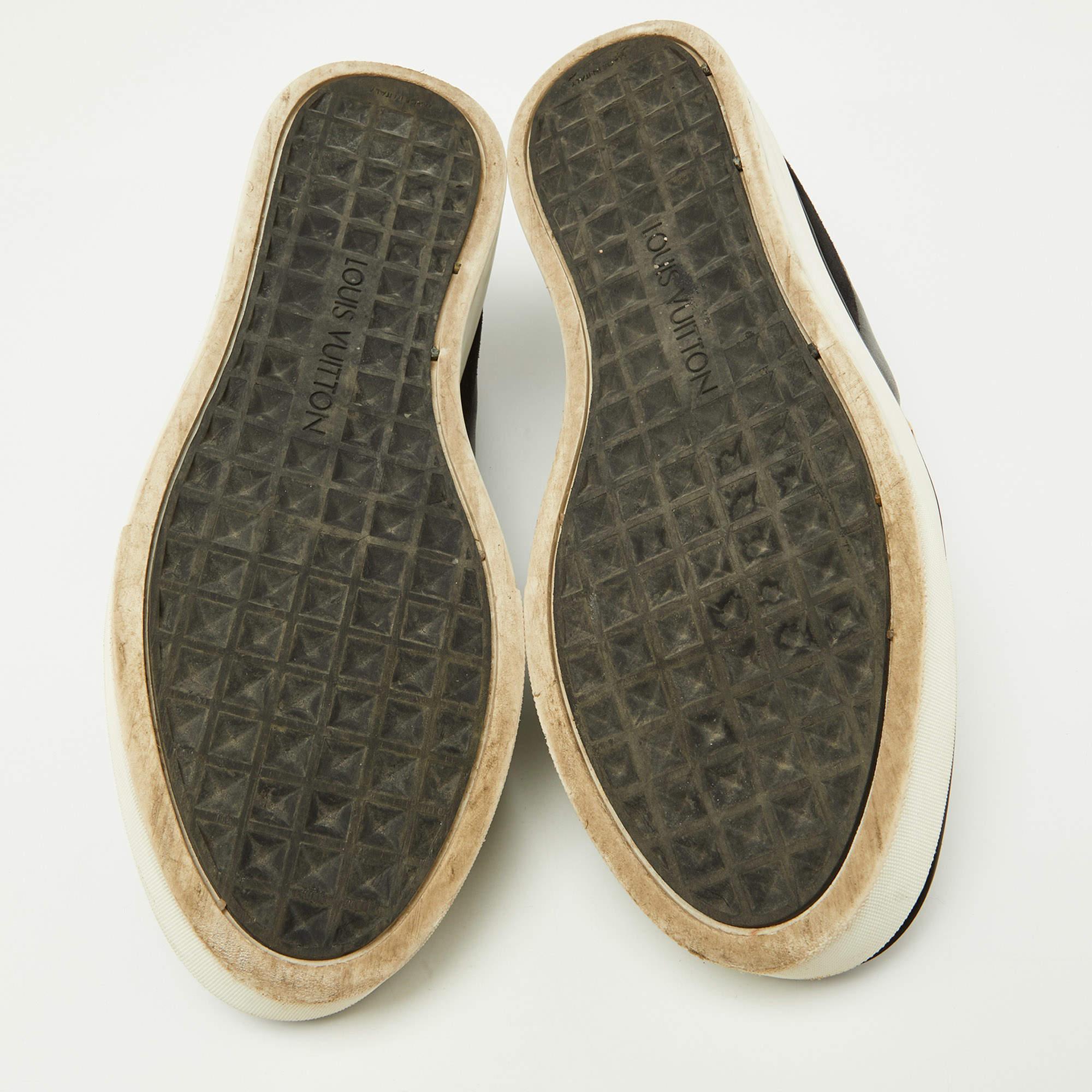 Louis Vuitton - Sneakers da passerella in pelle e vernice nera - misura 38,5 in vendita 1
