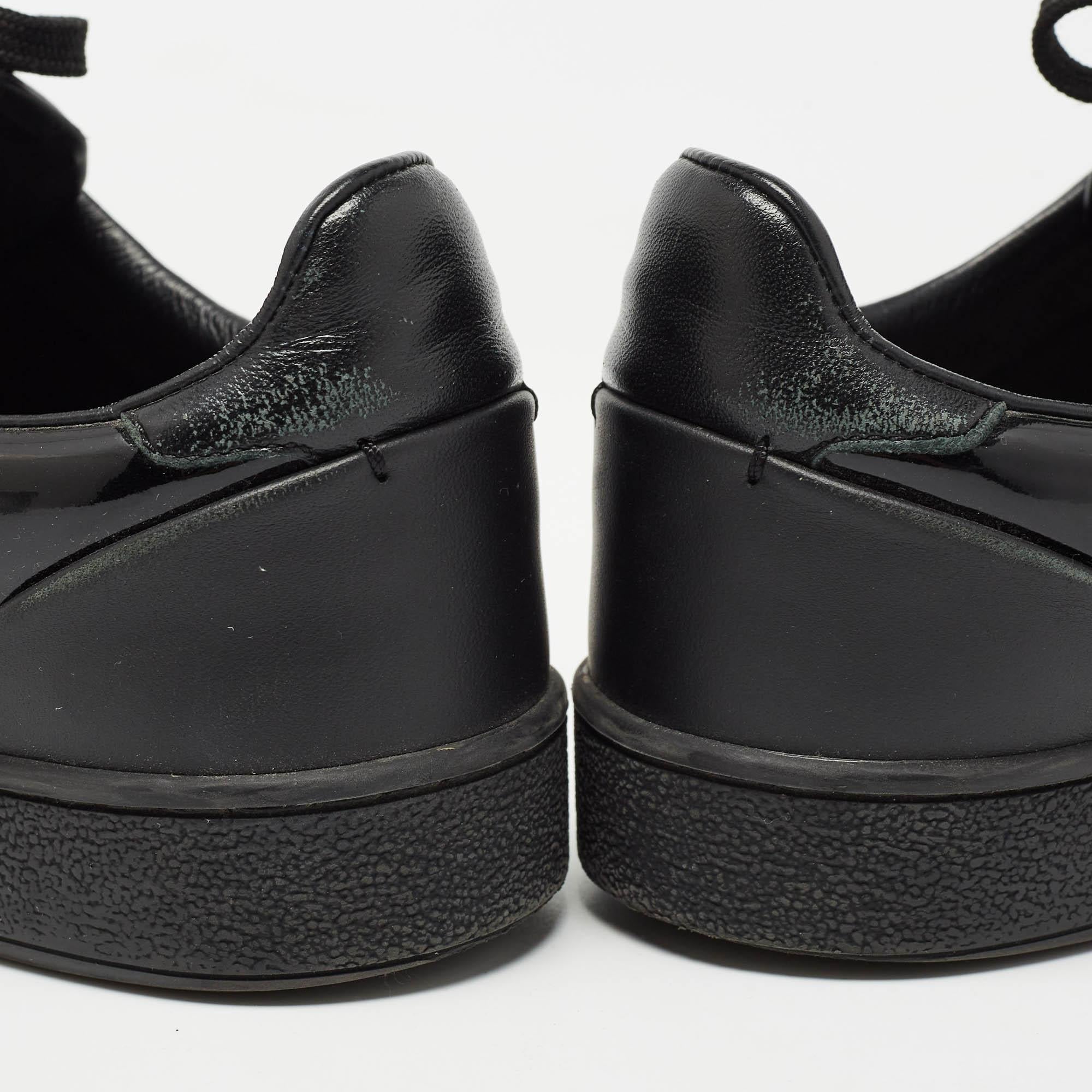 Louis Vuitton Patent Black Frontrow  Baskets Taille 35 en vente 4
