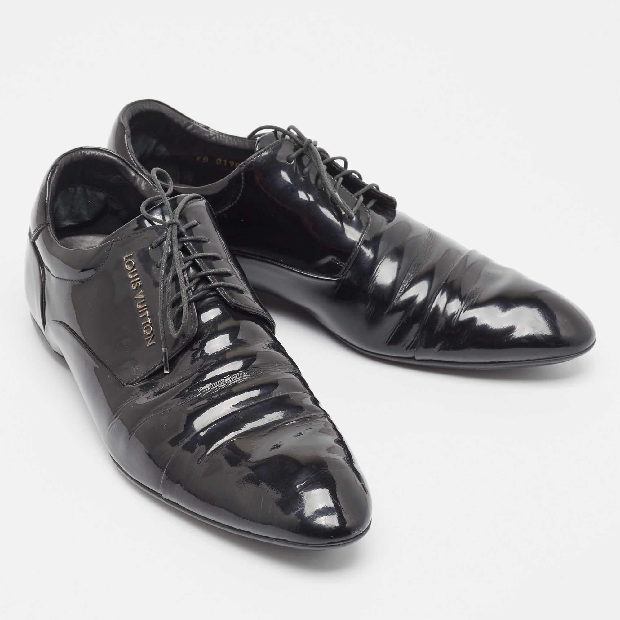 Noir Louis Vuitton Oxford à lacets noirs, taille 43 en vente