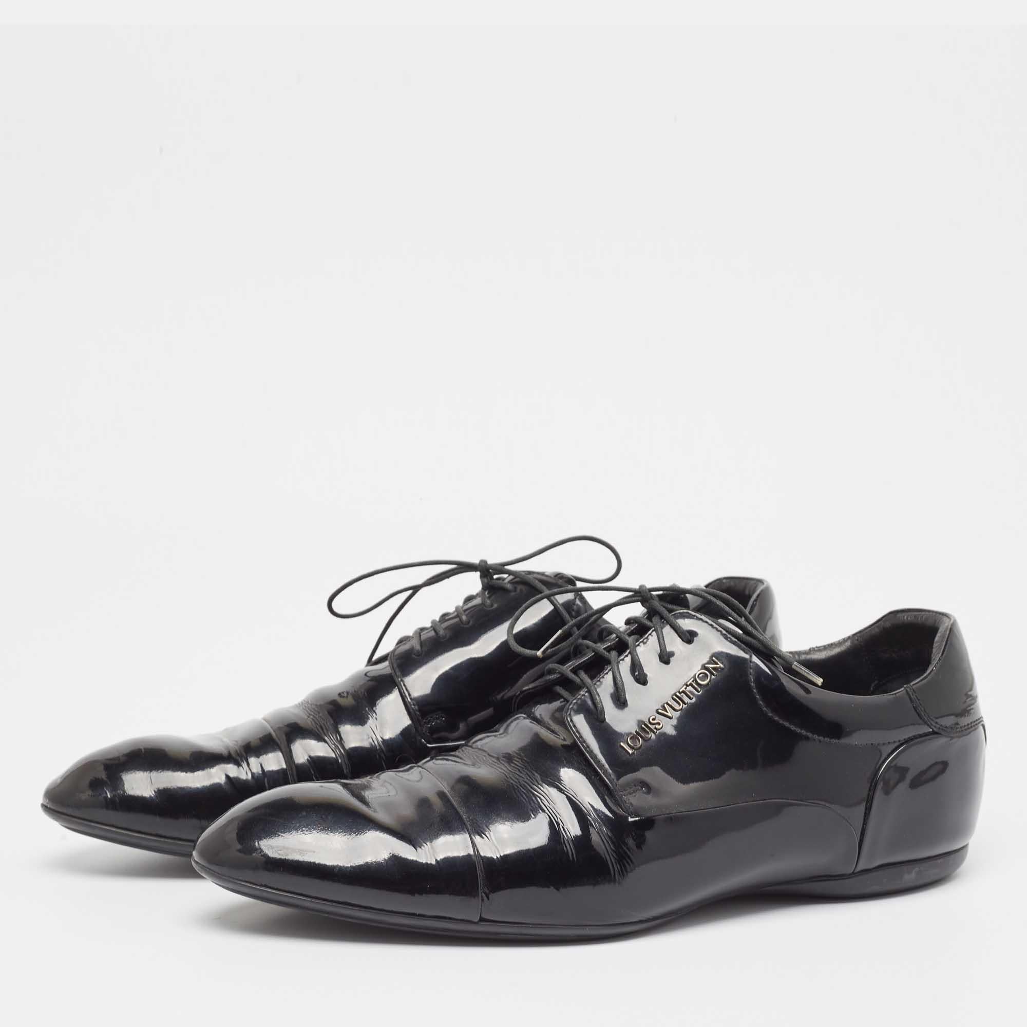 Louis Vuitton Oxford à lacets noirs, taille 43 Bon état - En vente à Dubai, Al Qouz 2