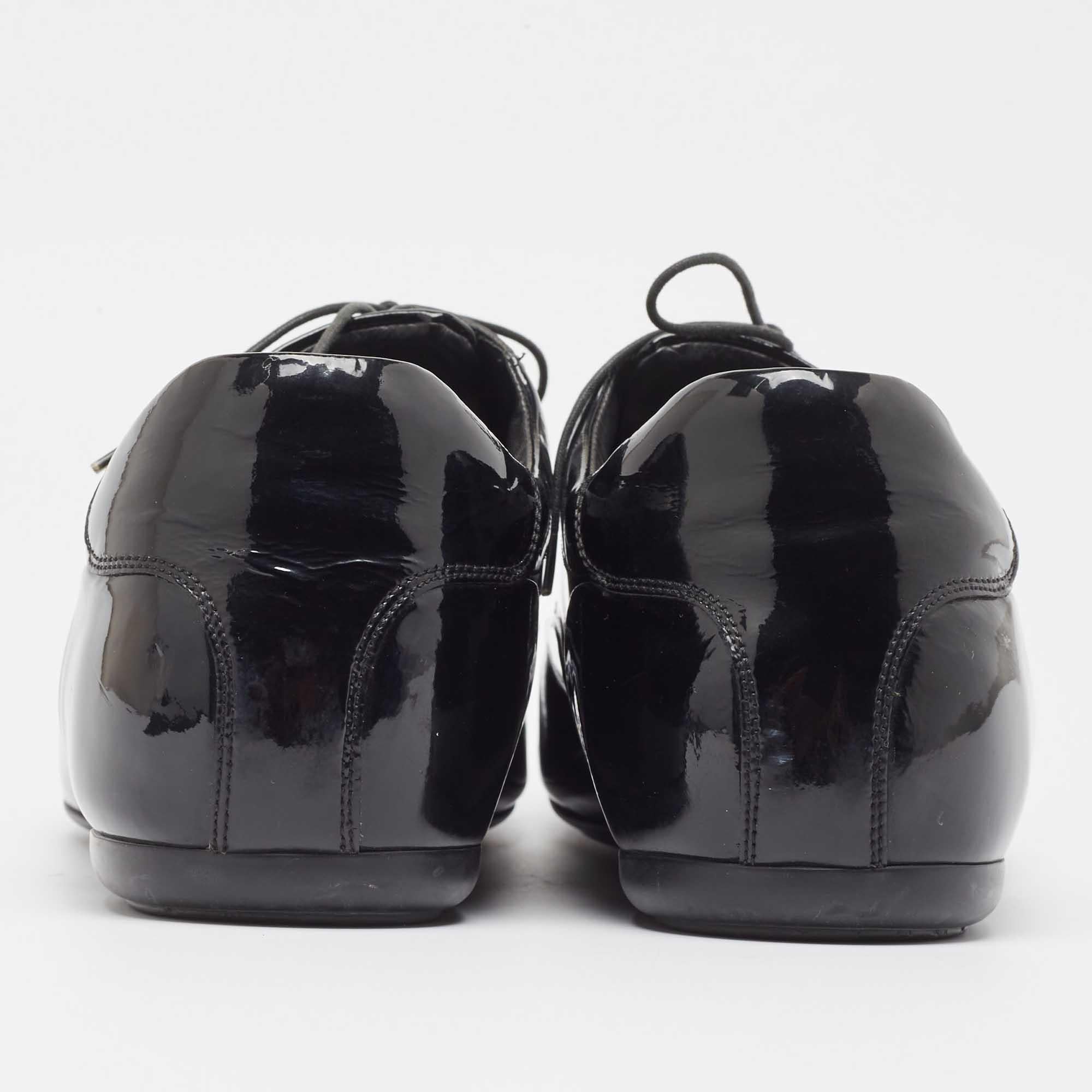 Louis Vuitton Oxford à lacets noirs, taille 43 en vente 2