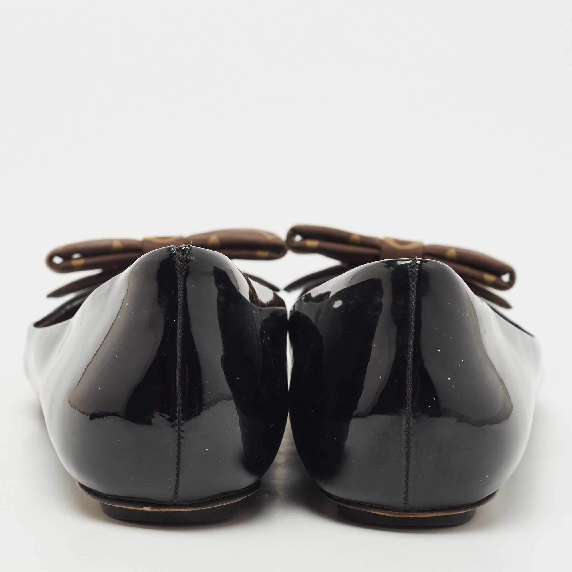 Louis Vuitton Popi-Ballerinas aus schwarzem Lackleder und Nylon mit Monogramm und Schleife, Größe (Schwarz)