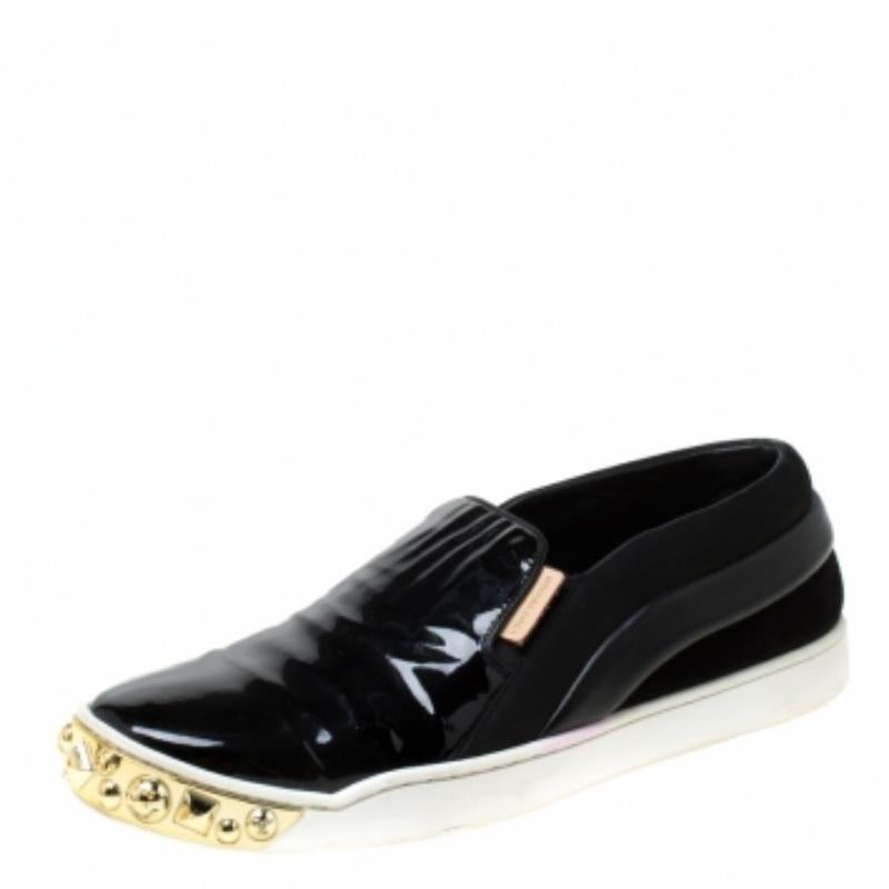 Louis Vuitton - Sneakers Slip On con borchie in pelle e camoscio nero - misura 36.5 In condizioni buone in vendita a Dubai, Al Qouz 2