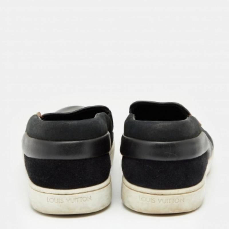 Louis Vuitton Schwarze Slip On Turnschuhe aus Lackleder und Wildleder mit Nieten Größe 38 im Zustand „Relativ gut“ im Angebot in Dubai, Al Qouz 2